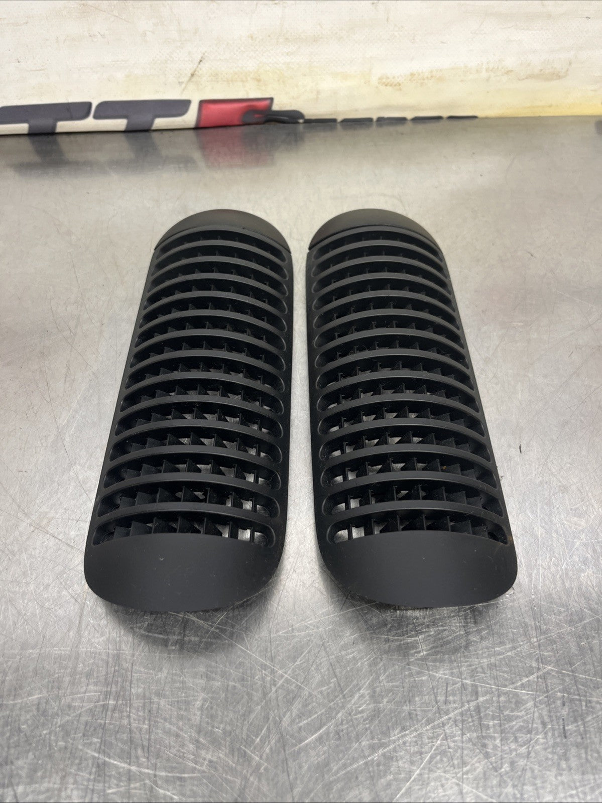 Audi TT 8N Dashboard Defrost Air  Vent  Pair Black 8N0819635