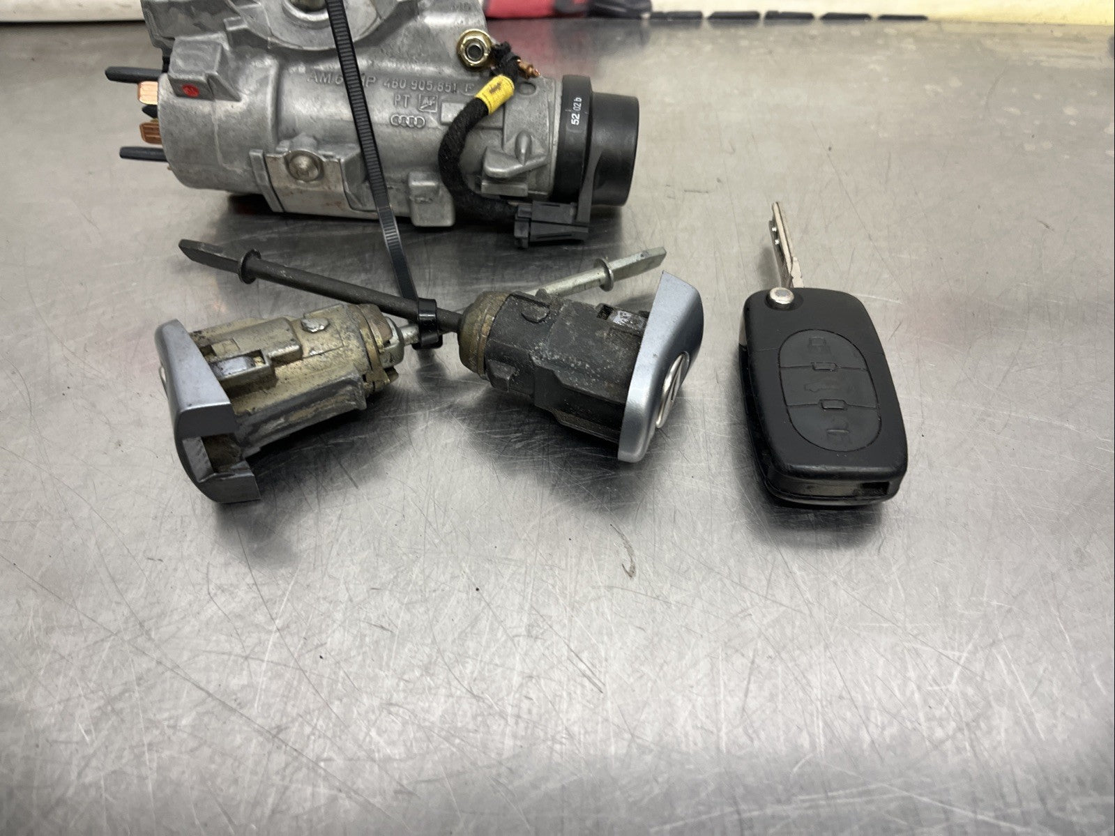 Audi TT 8N Mk1 Door Lock Ignition Barrel Lock and Keys 8N7800375K