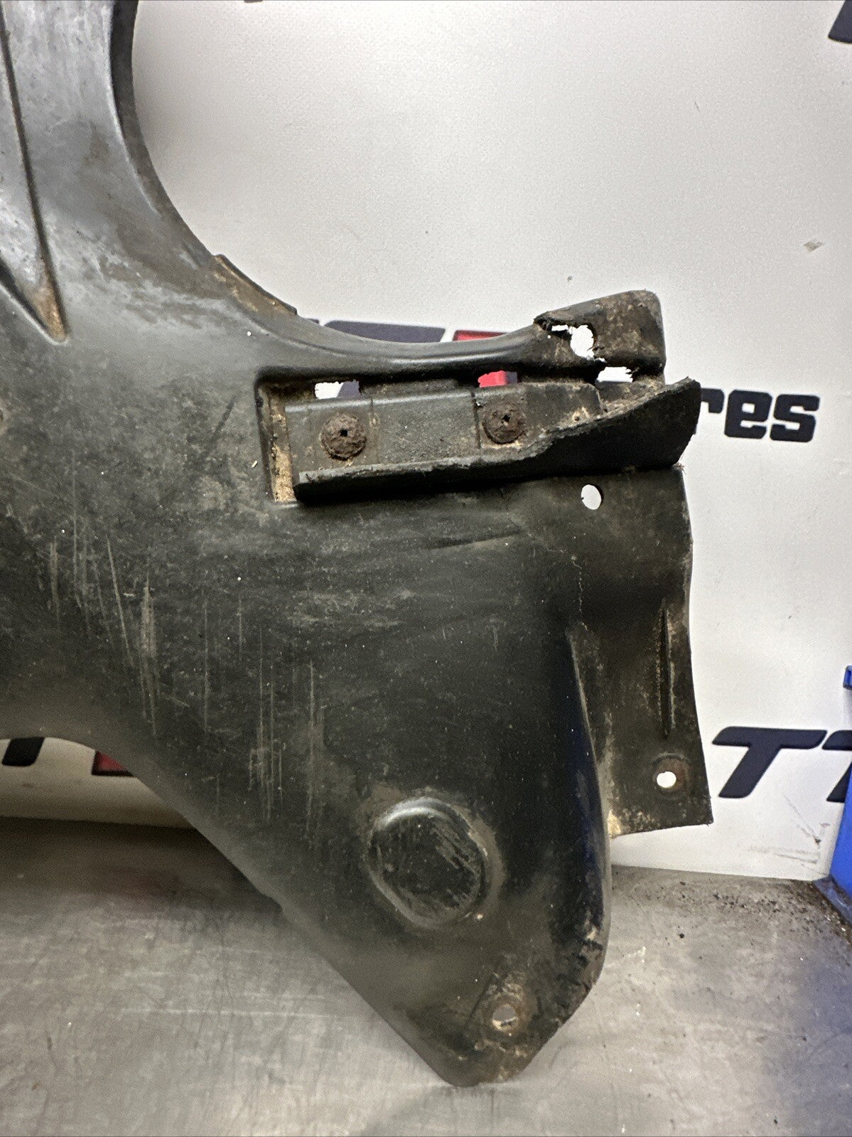 AUDI TT MK1 V6 REAR UNDER TRAYS 8N0825214E