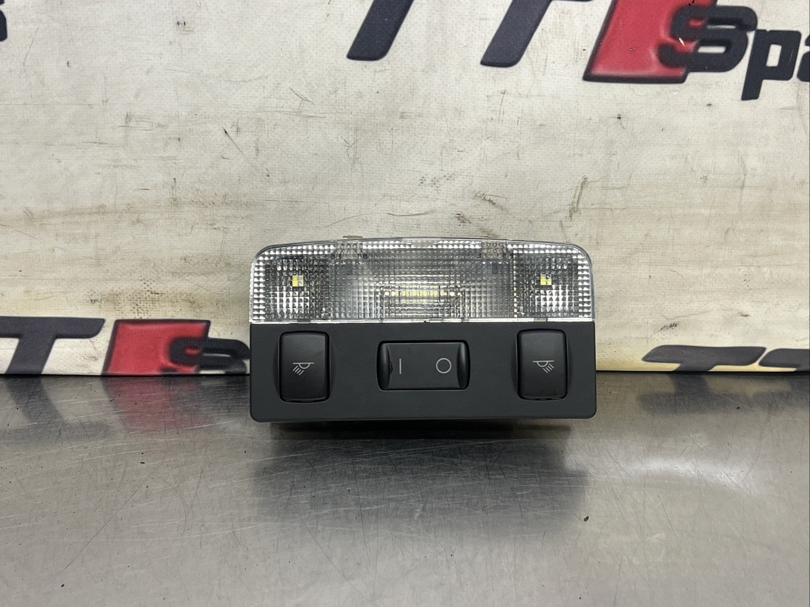 AUDI TT MK1 8N INTERIOR ROOF LIGHT 8N8947111