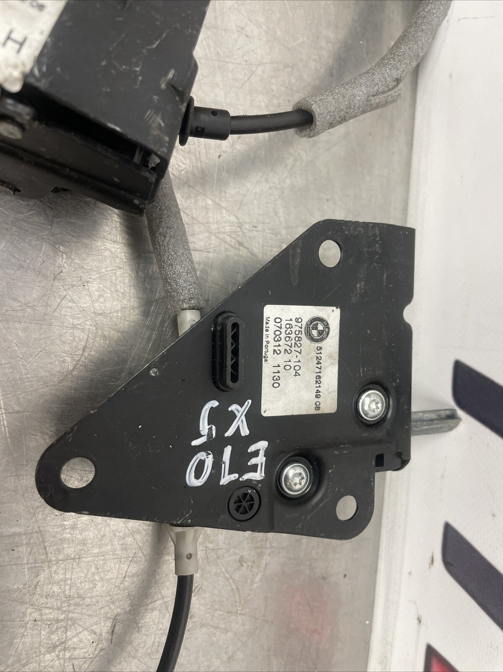 975827-104 BMW X5 TAILGATE BOOT LID LOWER LOCK  E70 2007 - 2009
