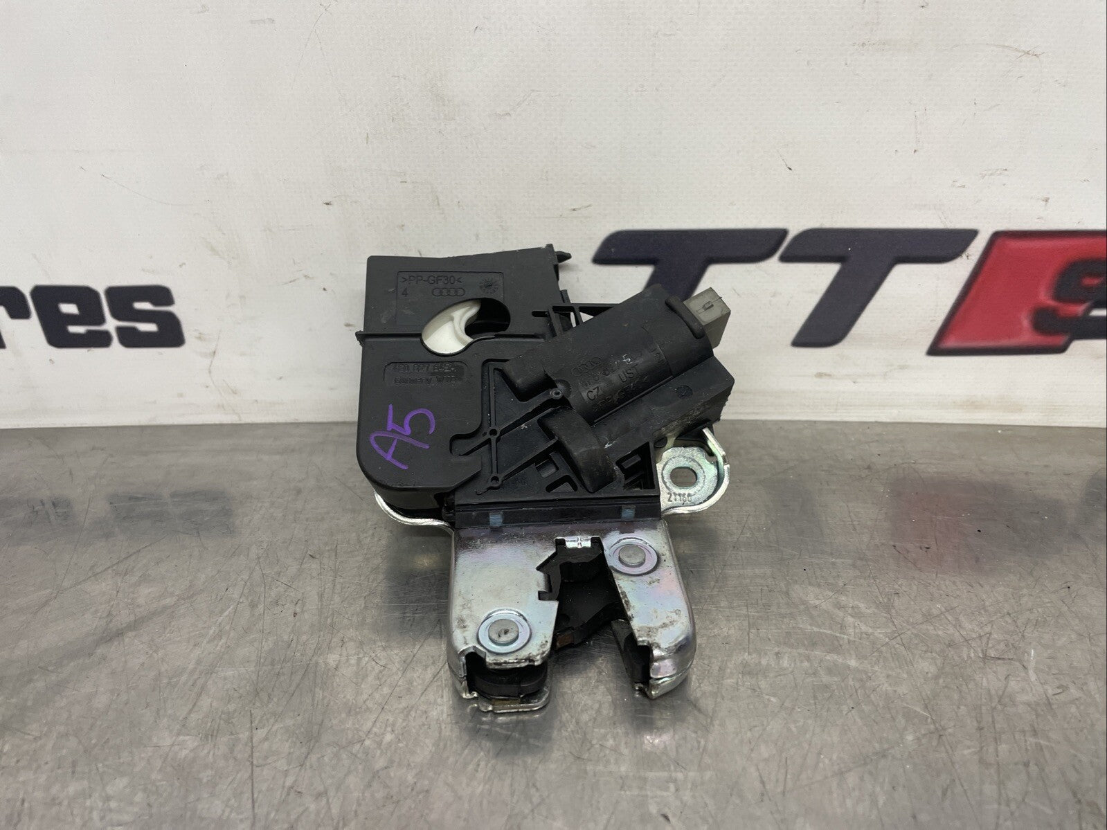4E0827645A AUDI A4 B8 BOOTLID LOCK LATCH 