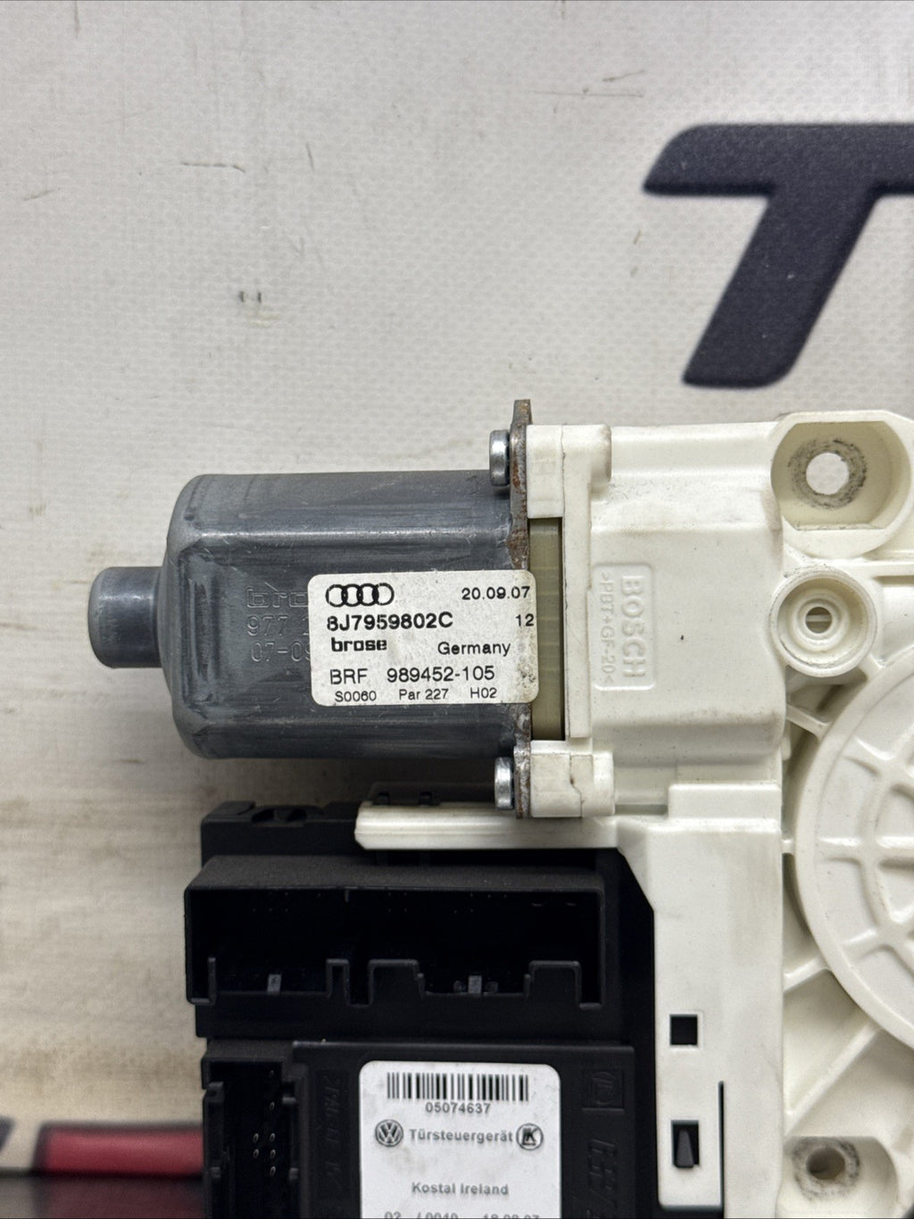 AUDI TT CABRIOLET PASSENGER LEFT FRONT WINDOW MOTOR 2007 TO 2010 8J7959802C