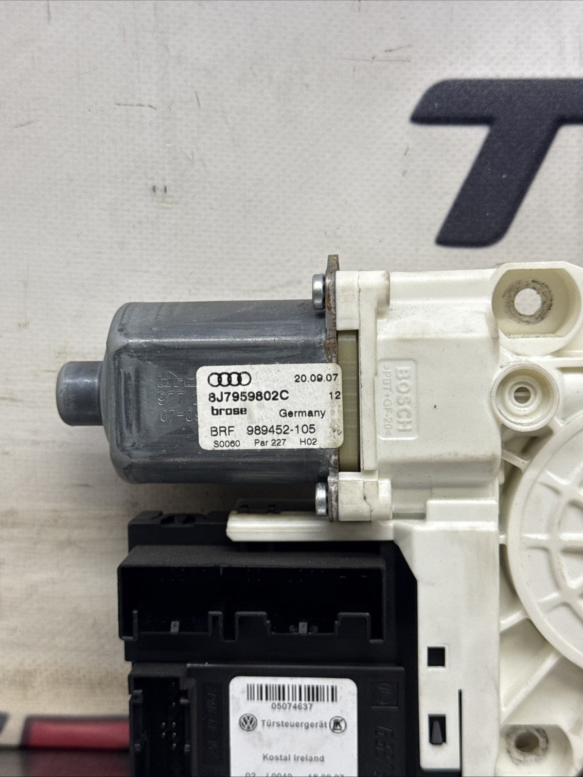 AUDI TT CABRIOLET PASSENGER LEFT FRONT WINDOW MOTOR 2007 TO 2010 8J7959802C
