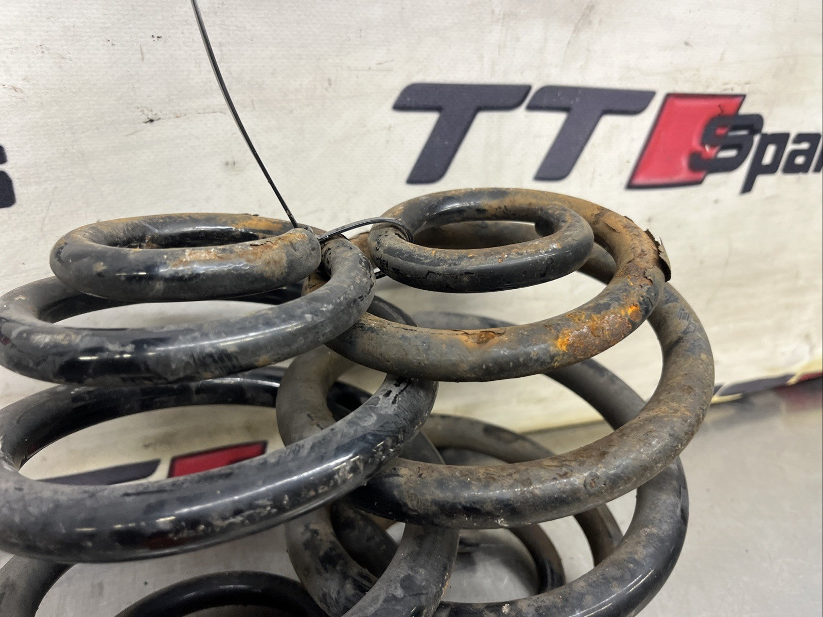 Audi TT MK1 8N 2x Rear Springs AFTERMARKET MATCHING PAIR