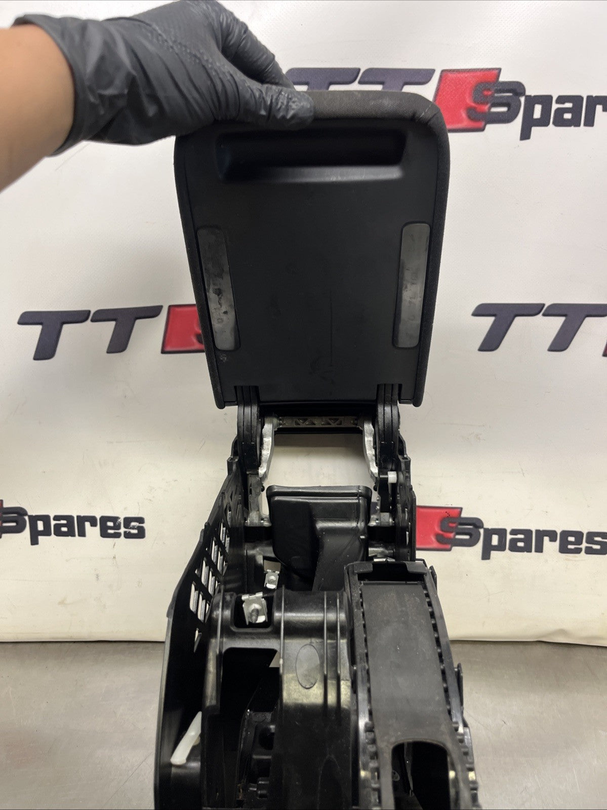1K5864251C 08-2013 MK6 VOLKSWAGEN GOLF CENTRE CONSOLE ARMREST V
