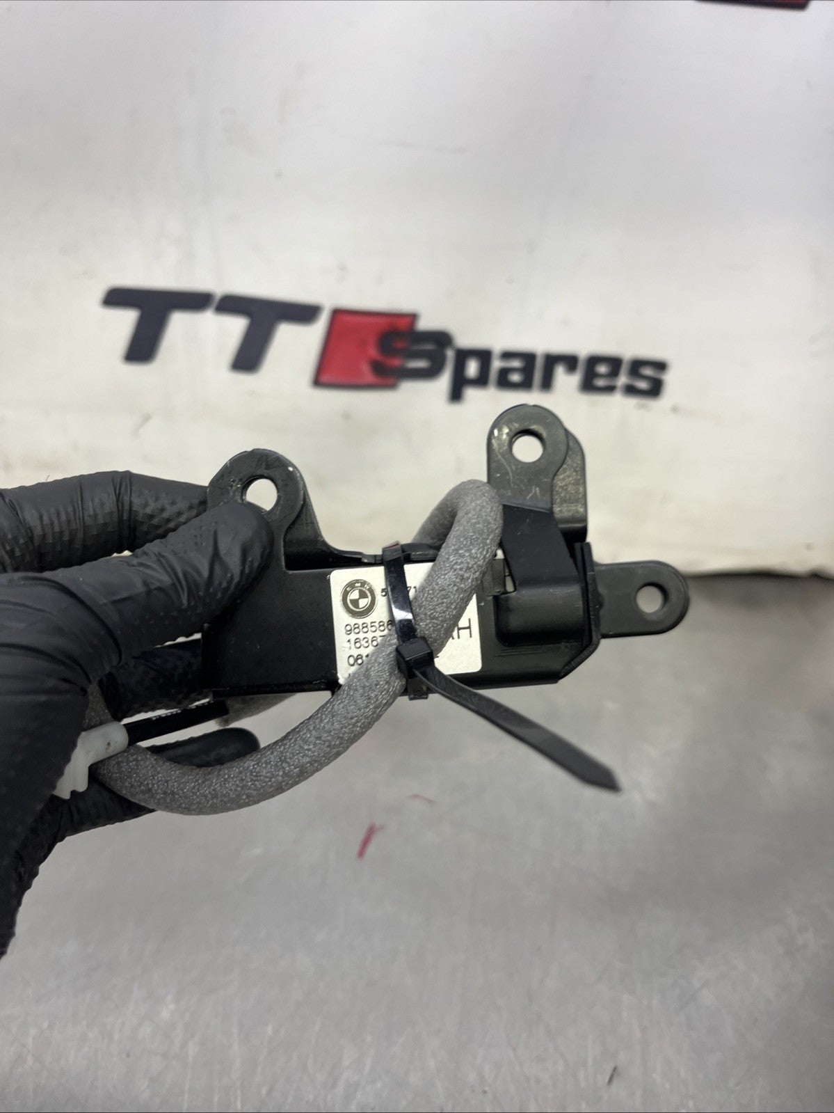 7162147 988586 105  engine bonnet/hood lock release cable bmw x5 e70