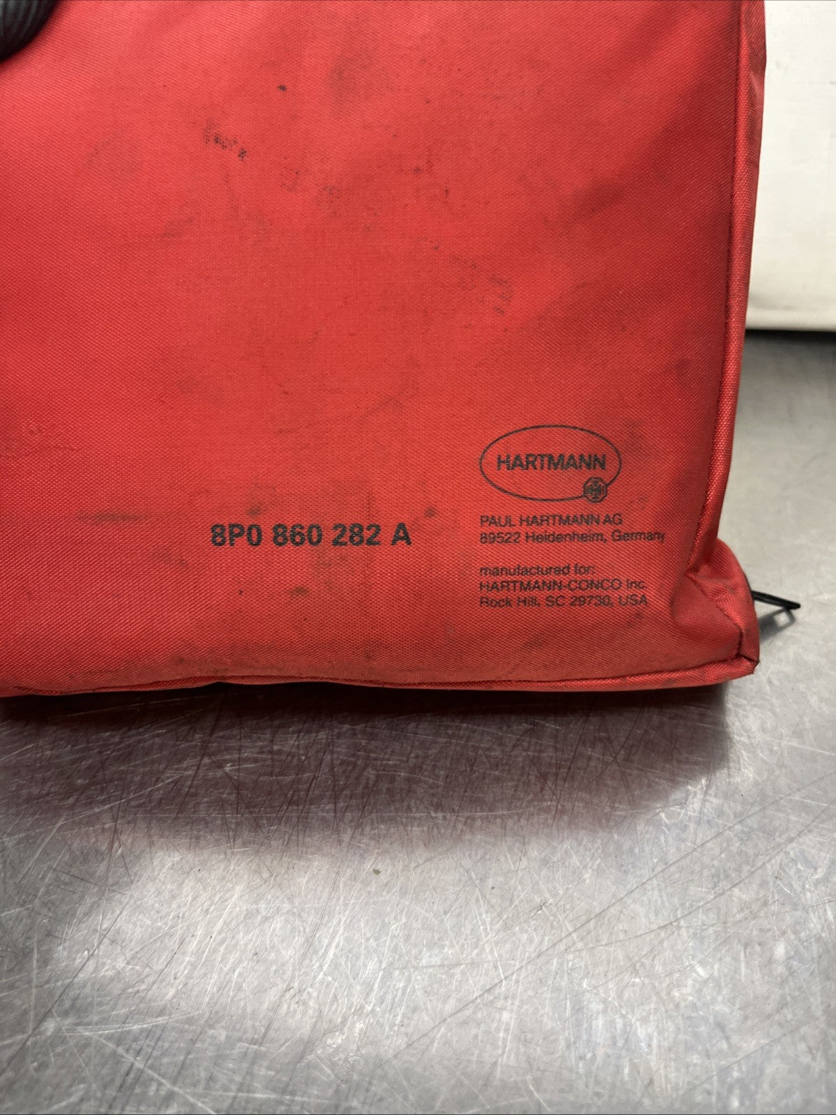 Audi Q7  First Aid Kit With Full Stuff Inside (8P0860282A)