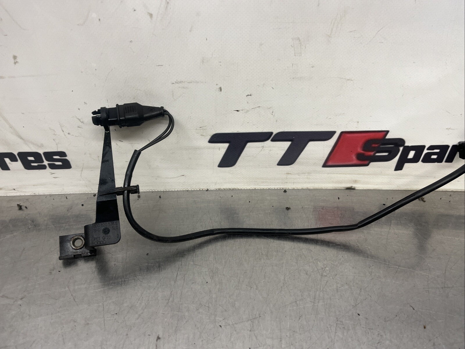 Audi TT 8N MK1 Genuine Outside Temperature Sensor Bracket (8D0820536C)  99-06