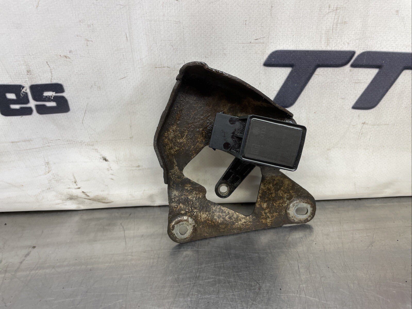 AUDI TT MK1 8N 225 FRONT XENON HEADLIGHT LEVEL SENSOR 4B0907503 S3 8L BRACKET