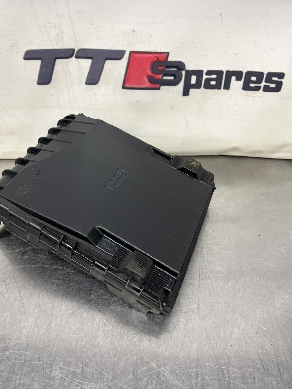 Audi TT 8J Mk2 Engine Bay Fuse Box Cover Lid 1K0937132F