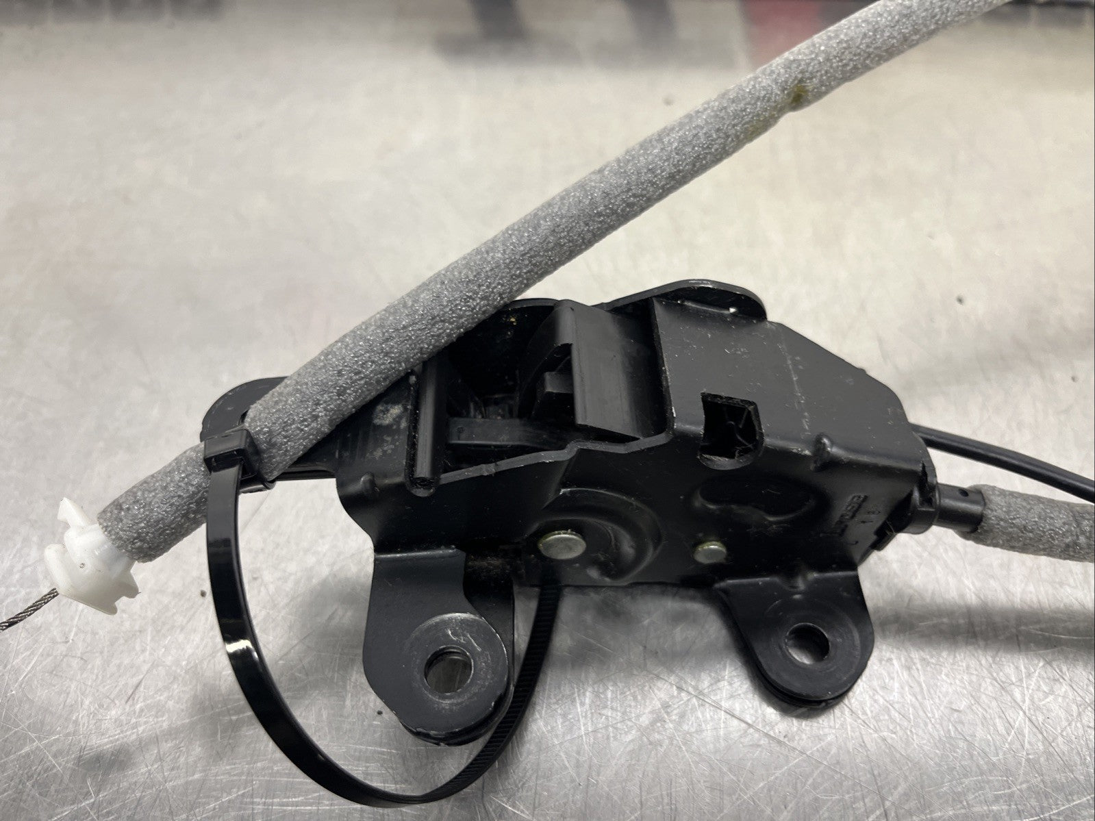 BMW X5 E70 2012 Tailgate trunk boot lock catch latch LH