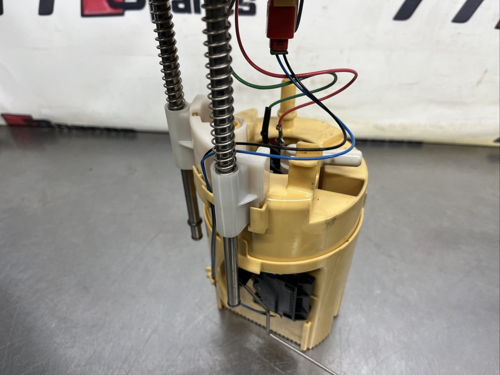 BMW E70 X5  2013 DIESEL IN TANK FUEL PUMP SENDER UNIT 7164315