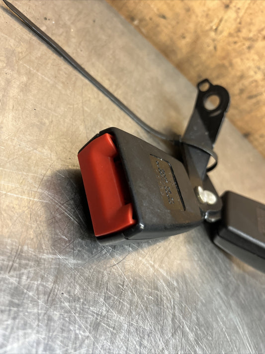 AUDI TT MK1 98-06 8N REAR RIGHT AND LEFT PAIR OF SEAT BELT BUCKLES BUCKLE CLASP.