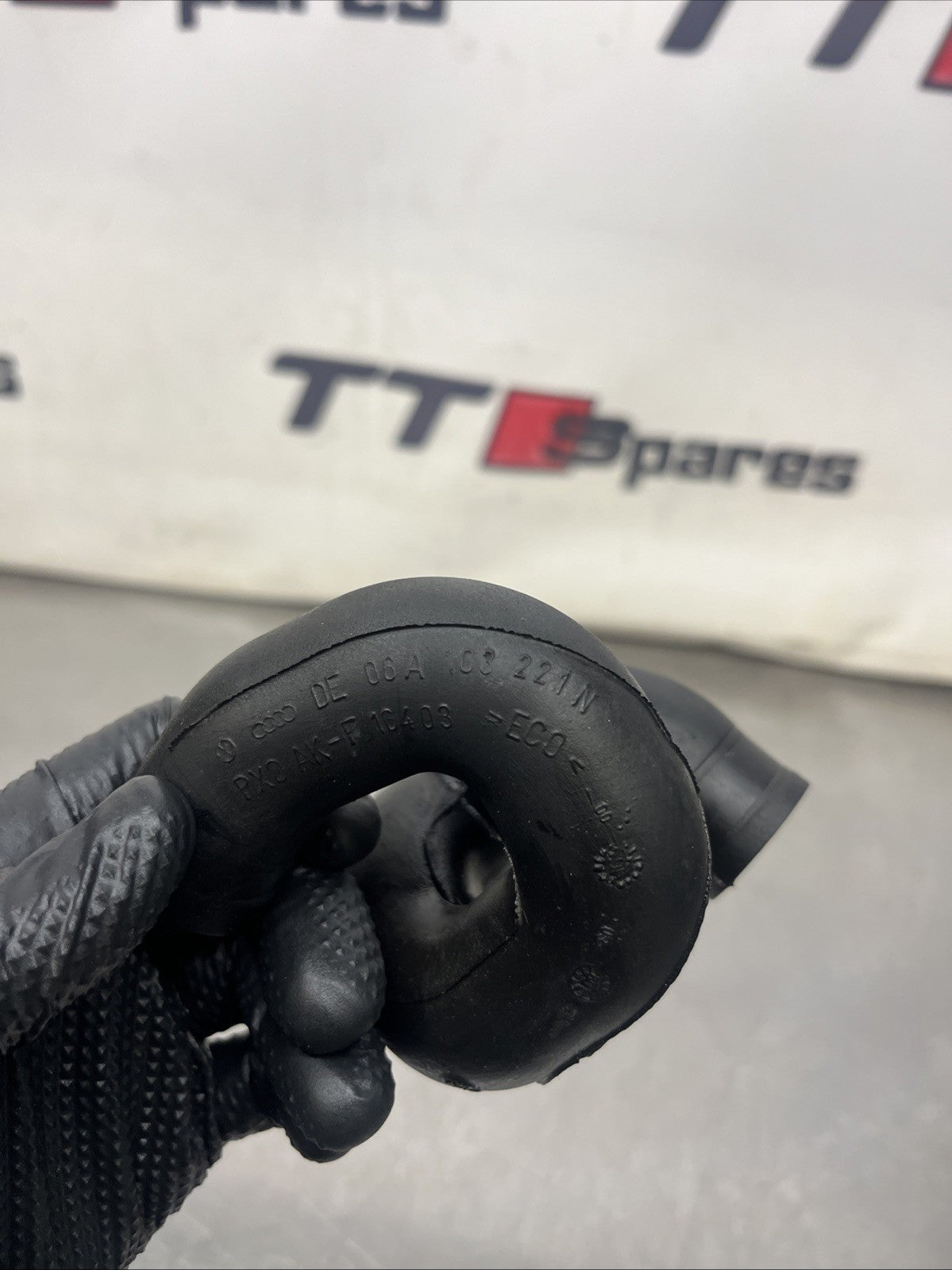 Audi 1.8t 225p Oil Breather Vent hose 06A103221N