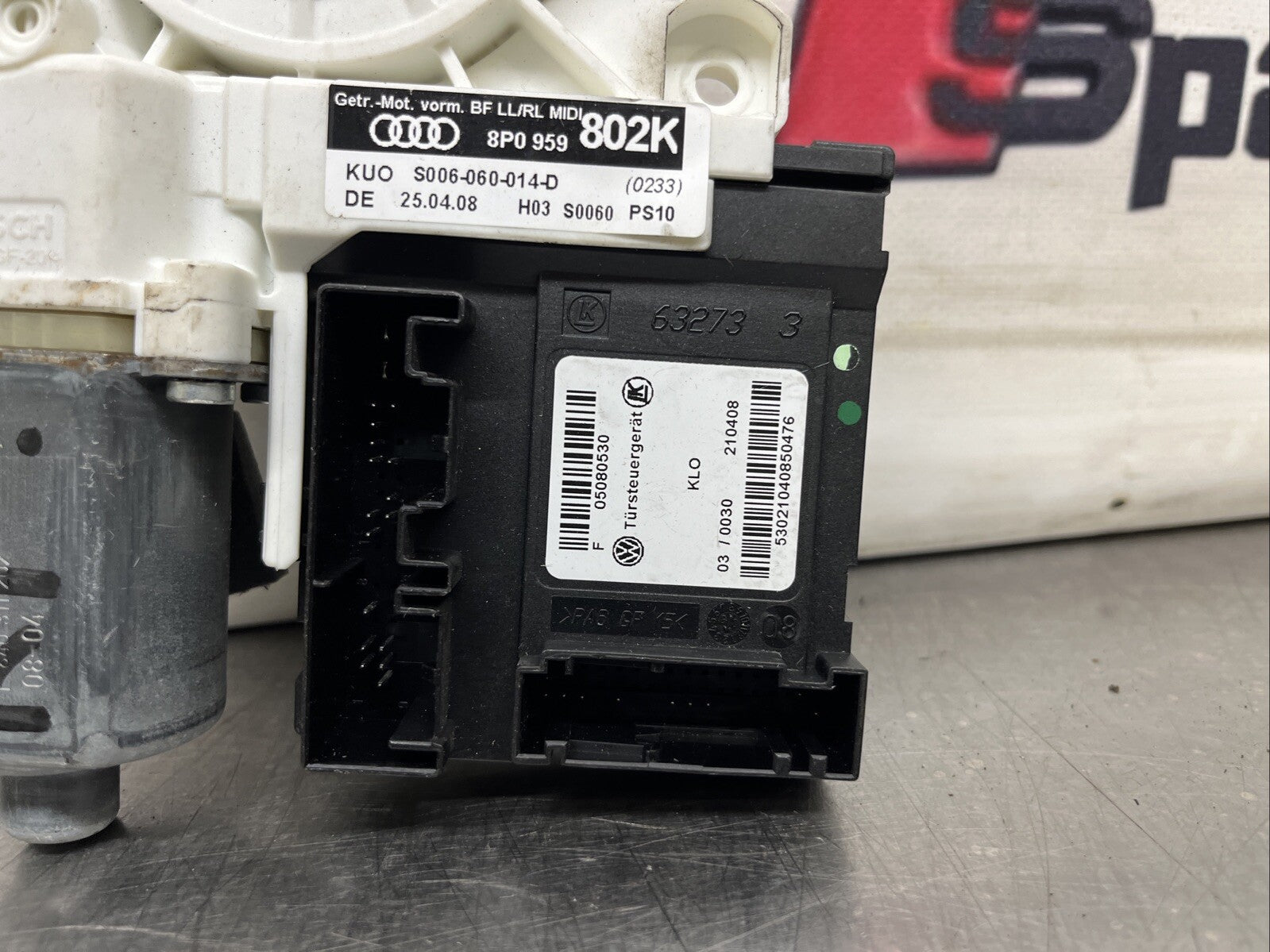 Audi A3 03-12 n/s near passenger left front window motor 8P0959802K 