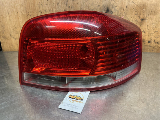 2004 AUDI A3 DRIVER REAR RIGHT SIDE TAIL LIGHT 8P0945096A