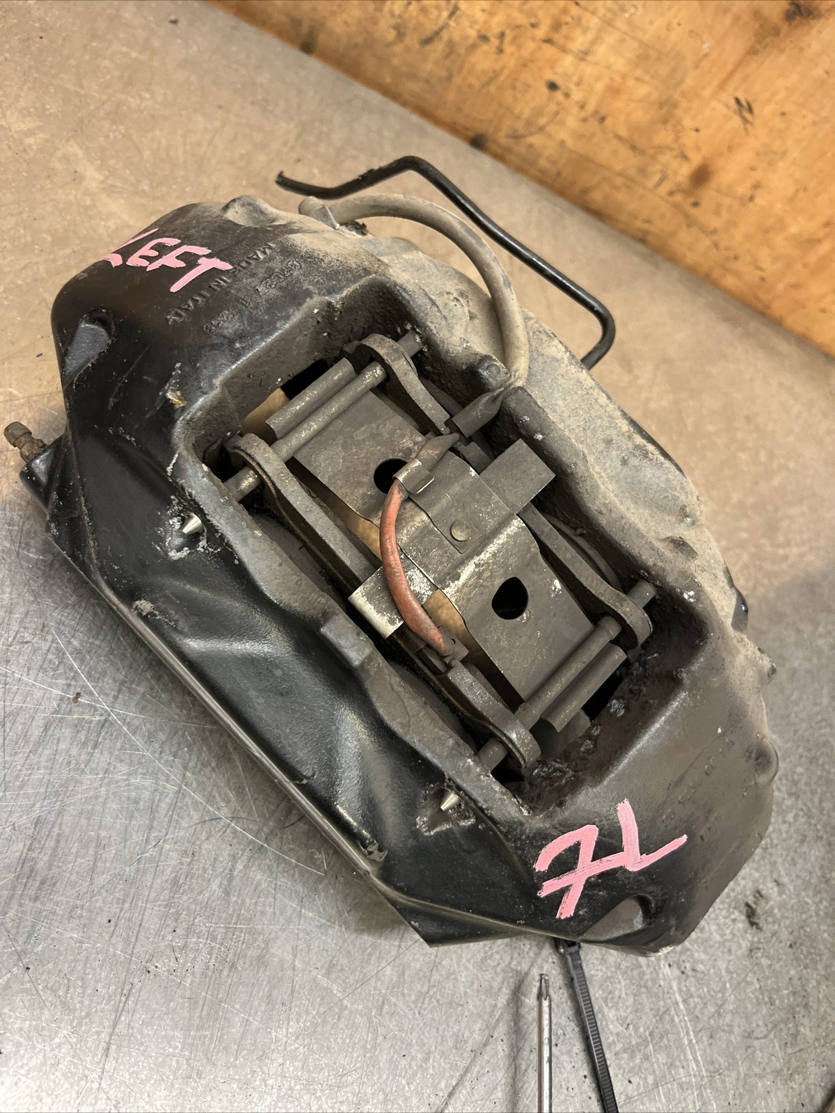 209236051A FRONT LEFT BRAKE CALIPER / 176101 FOR VOLKSWAGEN TOUAREG 7L6 TDI V6