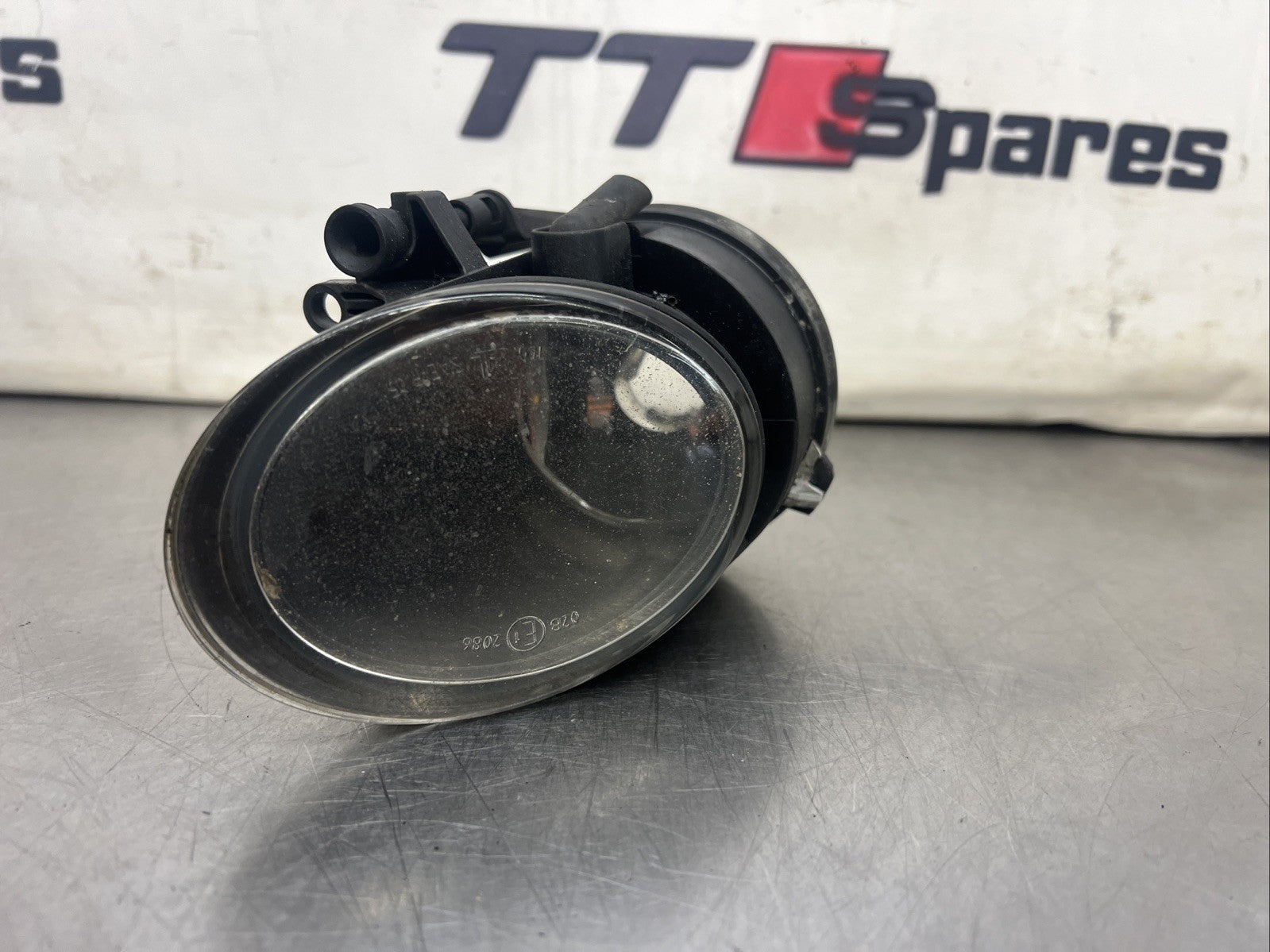 06-14 AUDI TT MK2 FOG LIGHT DRIVERSIDE 8J0941700 USED 