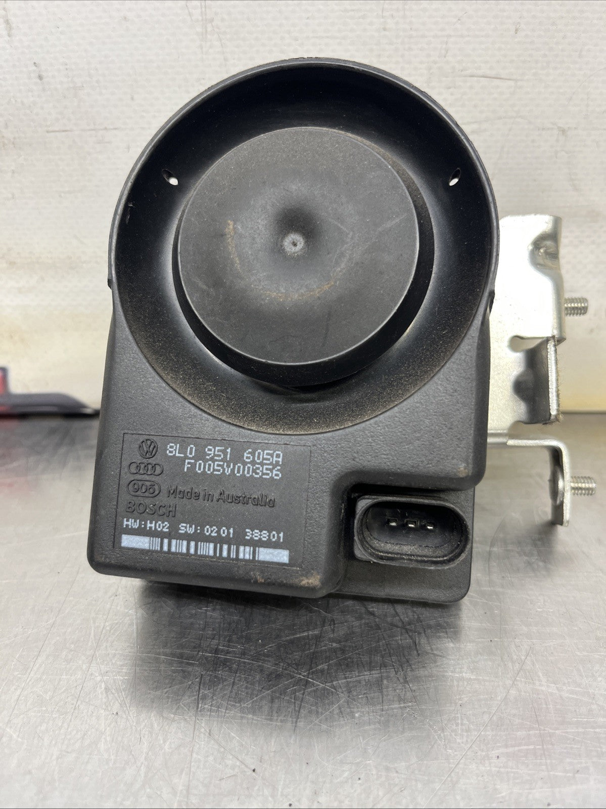 Audi Allroad 4Z C5 Alarm Siren H07 8L0951605A