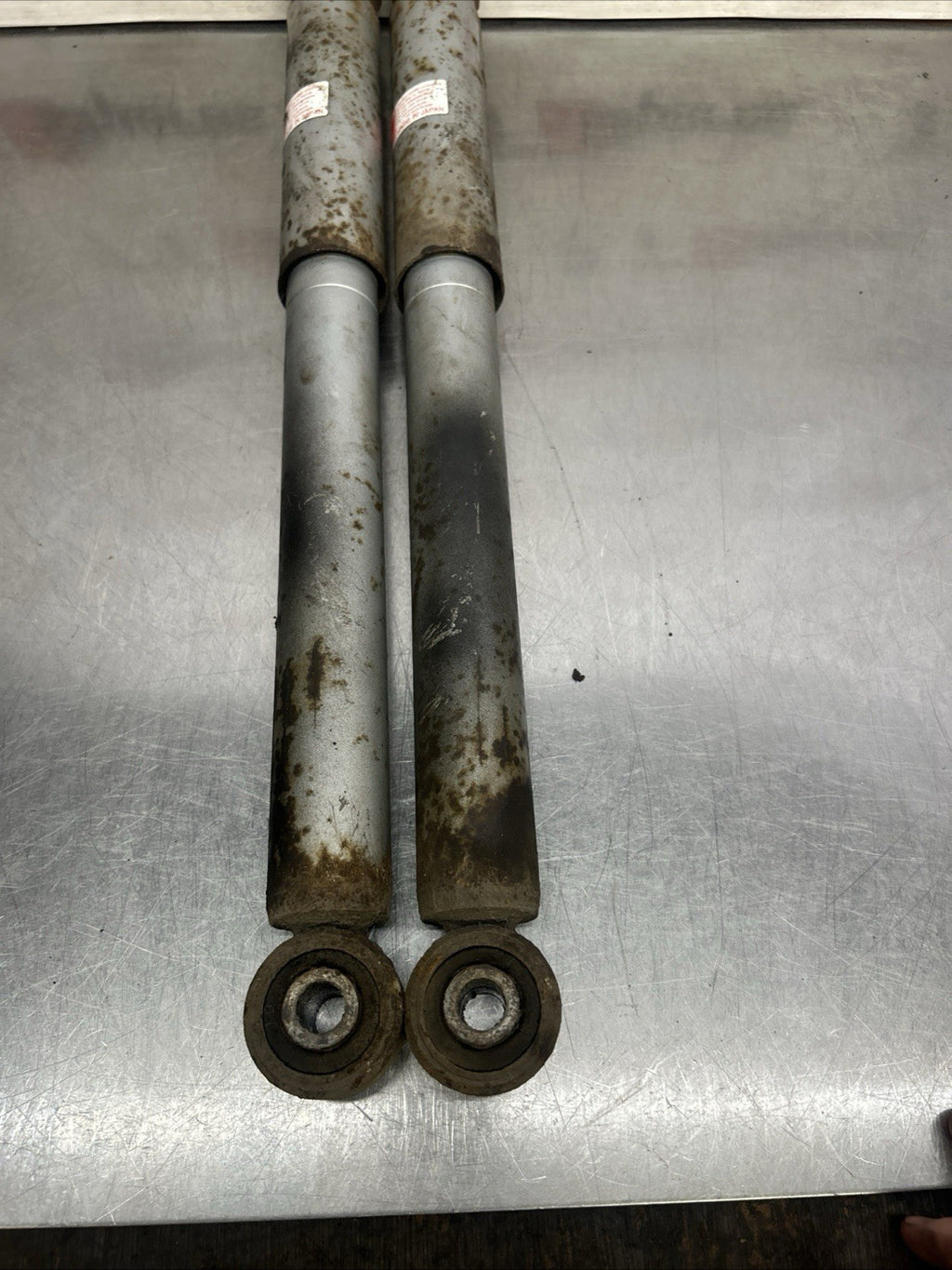 2 X AUDI TT (8N3) 1.8 T QUATTRO 1998-2006 REAR SHOCK ABSORBERS KYB SHOCKERS PAIR
