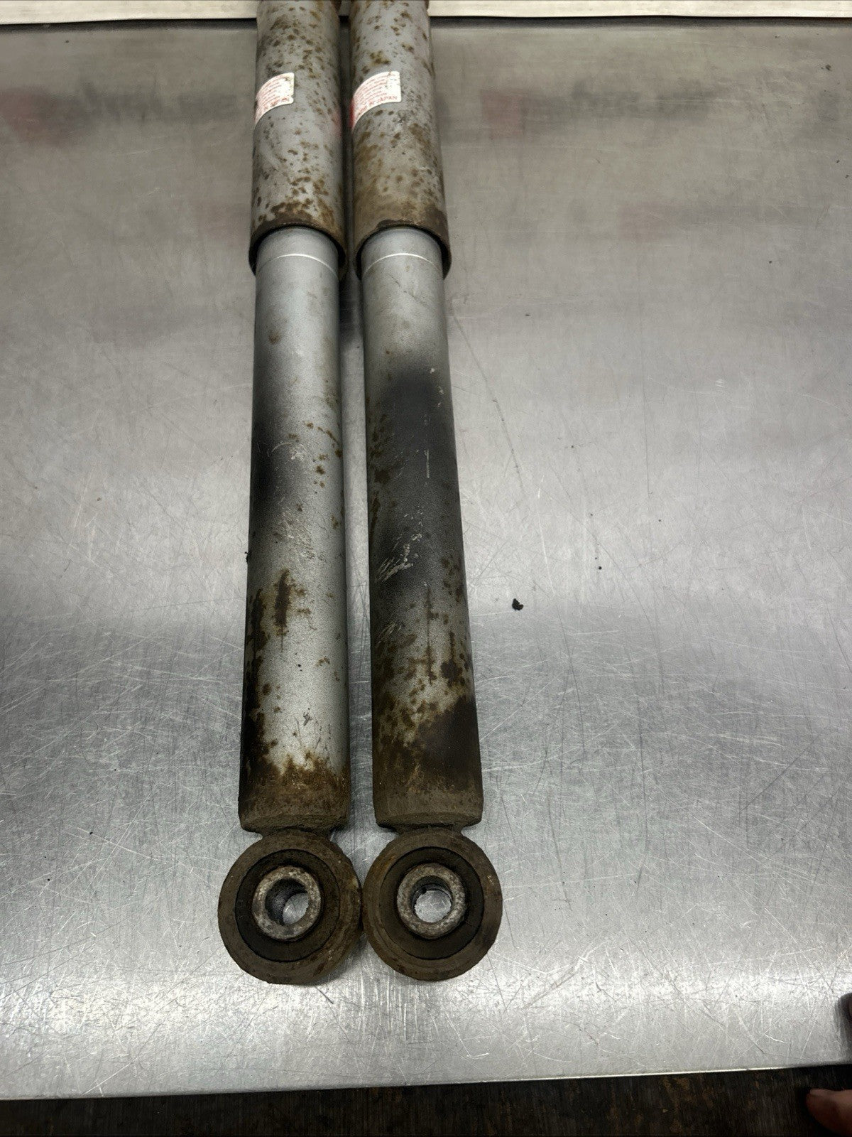 2 X AUDI TT (8N3) 1.8 T QUATTRO 1998-2006 REAR SHOCK ABSORBERS KYB SHOCKERS PAIR