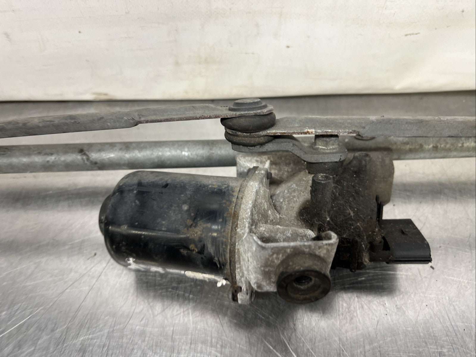 Wiper Motor and Linkage Front DLB000141 Range Rover Sport Discovery 3 or 4 RHD