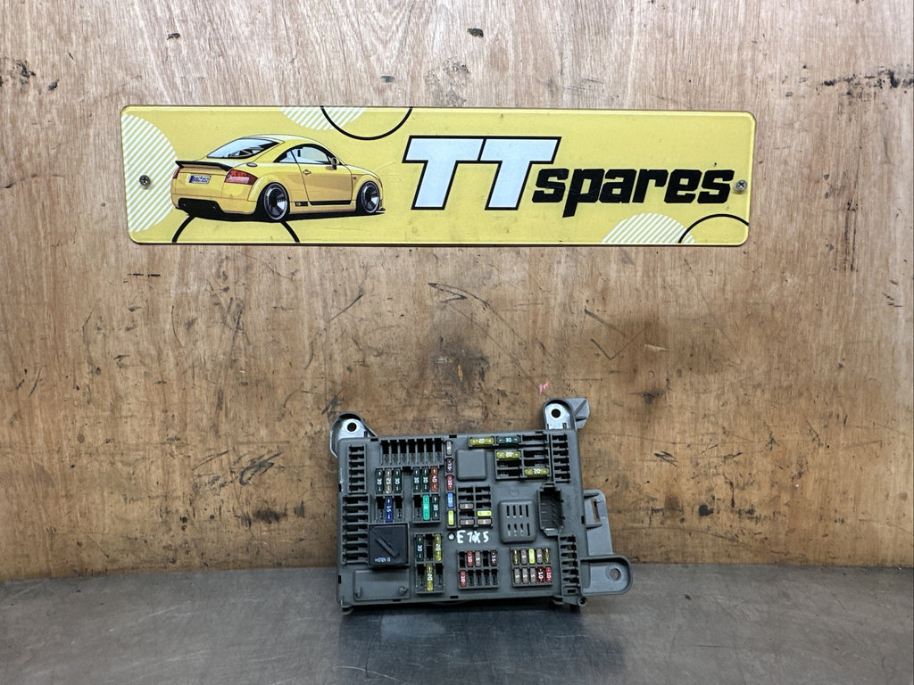 B010105300 BMW E70 FUSE BOX POWER DISTRIBUTION BOX