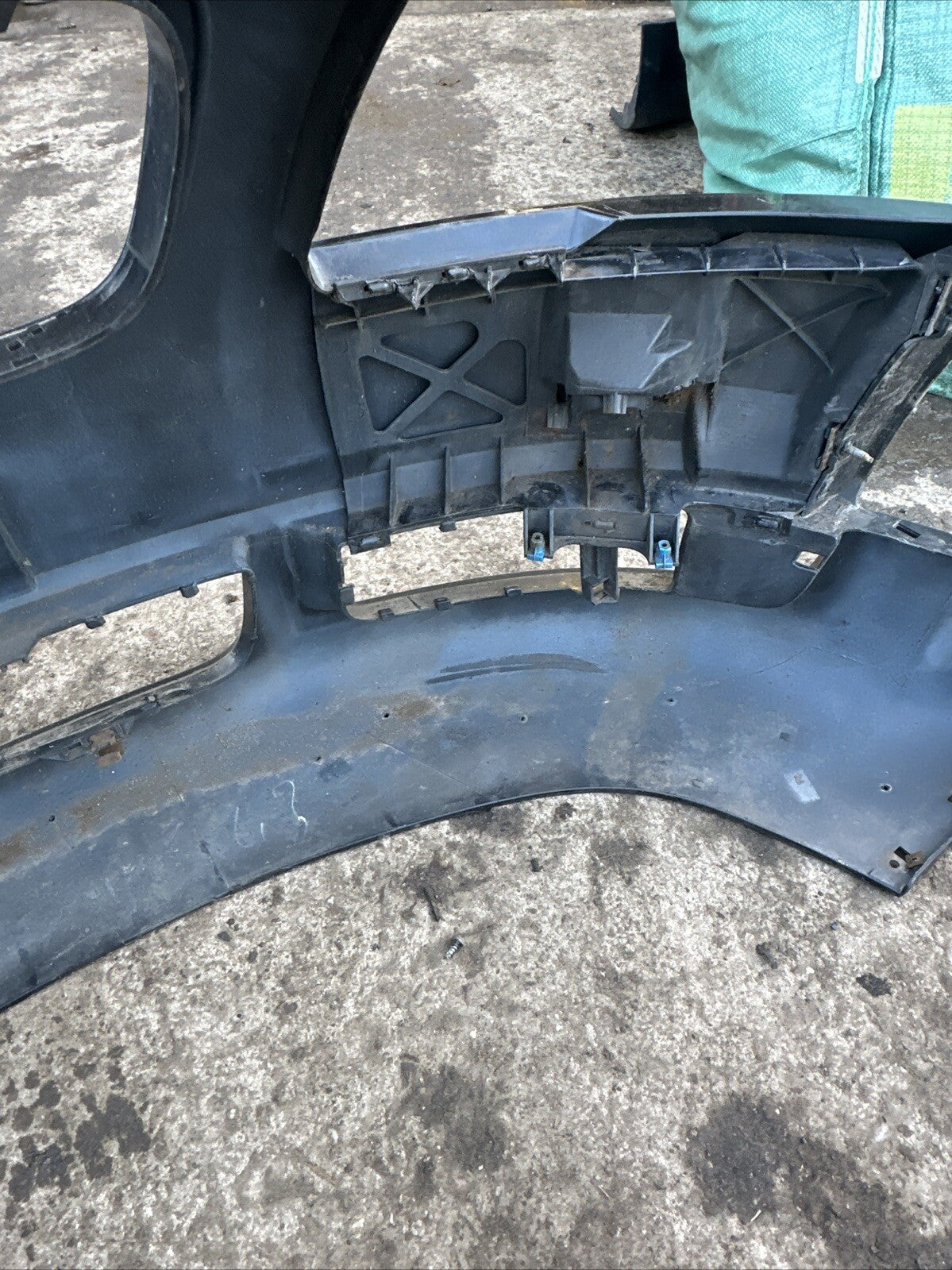 AUDI TT 8N 225 FRONT BUMPER BLACK   NO WASHER JETS / NO GRILLES