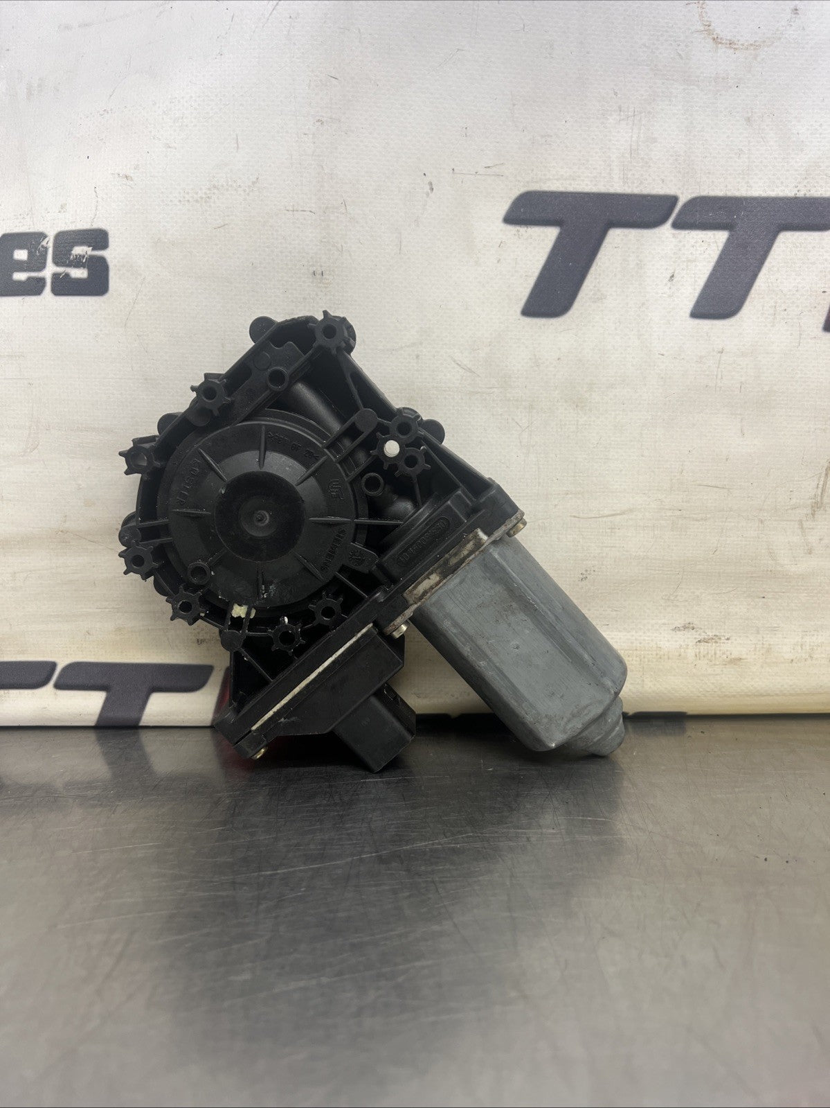 AUDI TT MK1 8N Coupe Left  Passenger Side Window Motor 8N8959801B