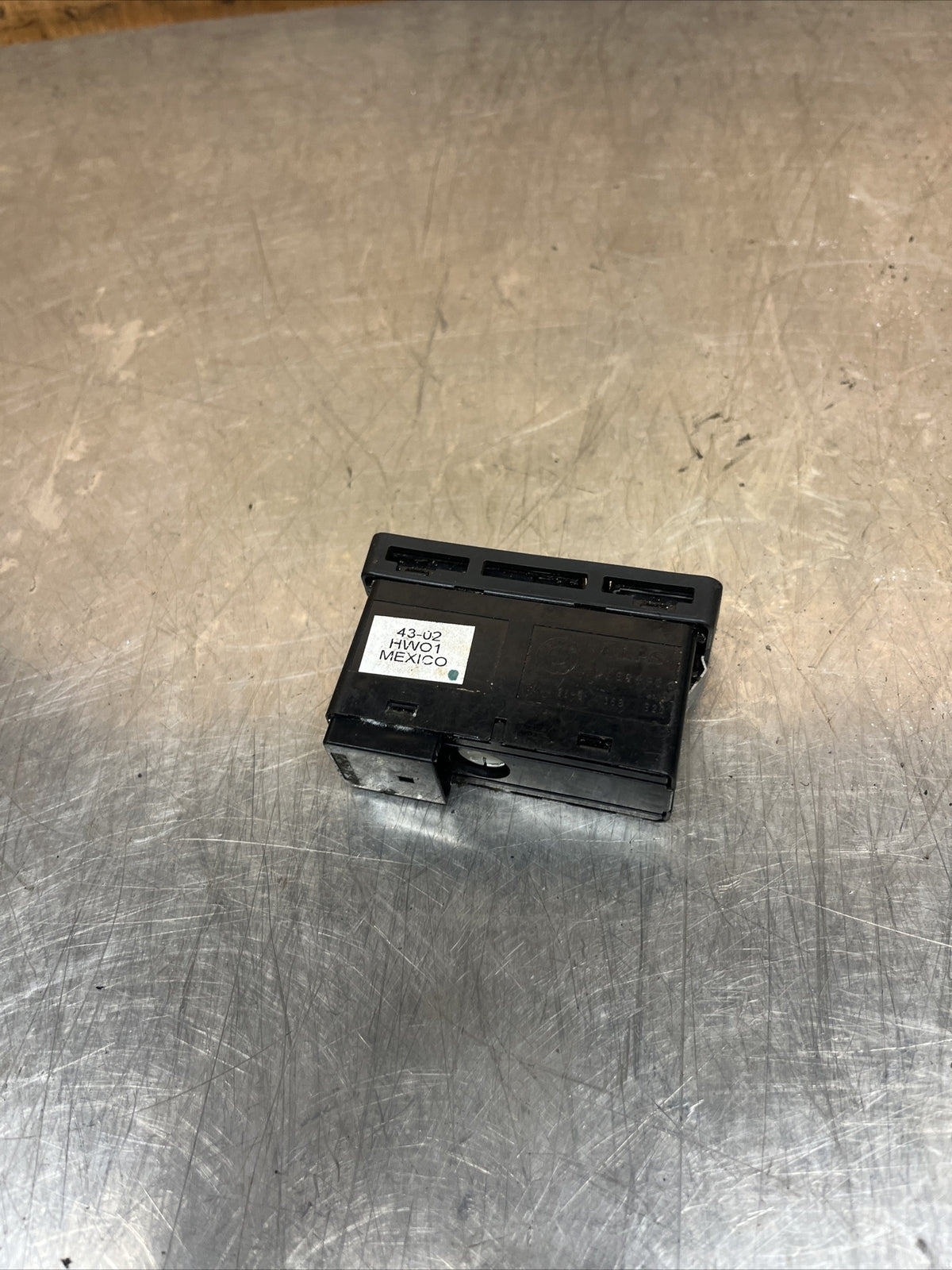 Genuine Used Hazard Lock Switch For BMW E46 E86 E85 E53 Z4 X5 3 Series 8368920