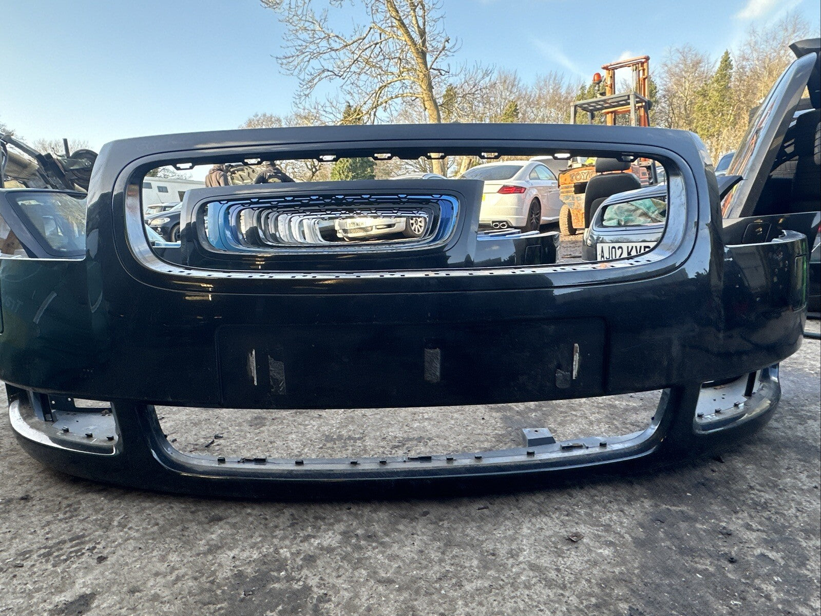 AUDI TT 8N 225 FRONT BUMPER BLACK   NO WASHER JETS / NO GRILLES