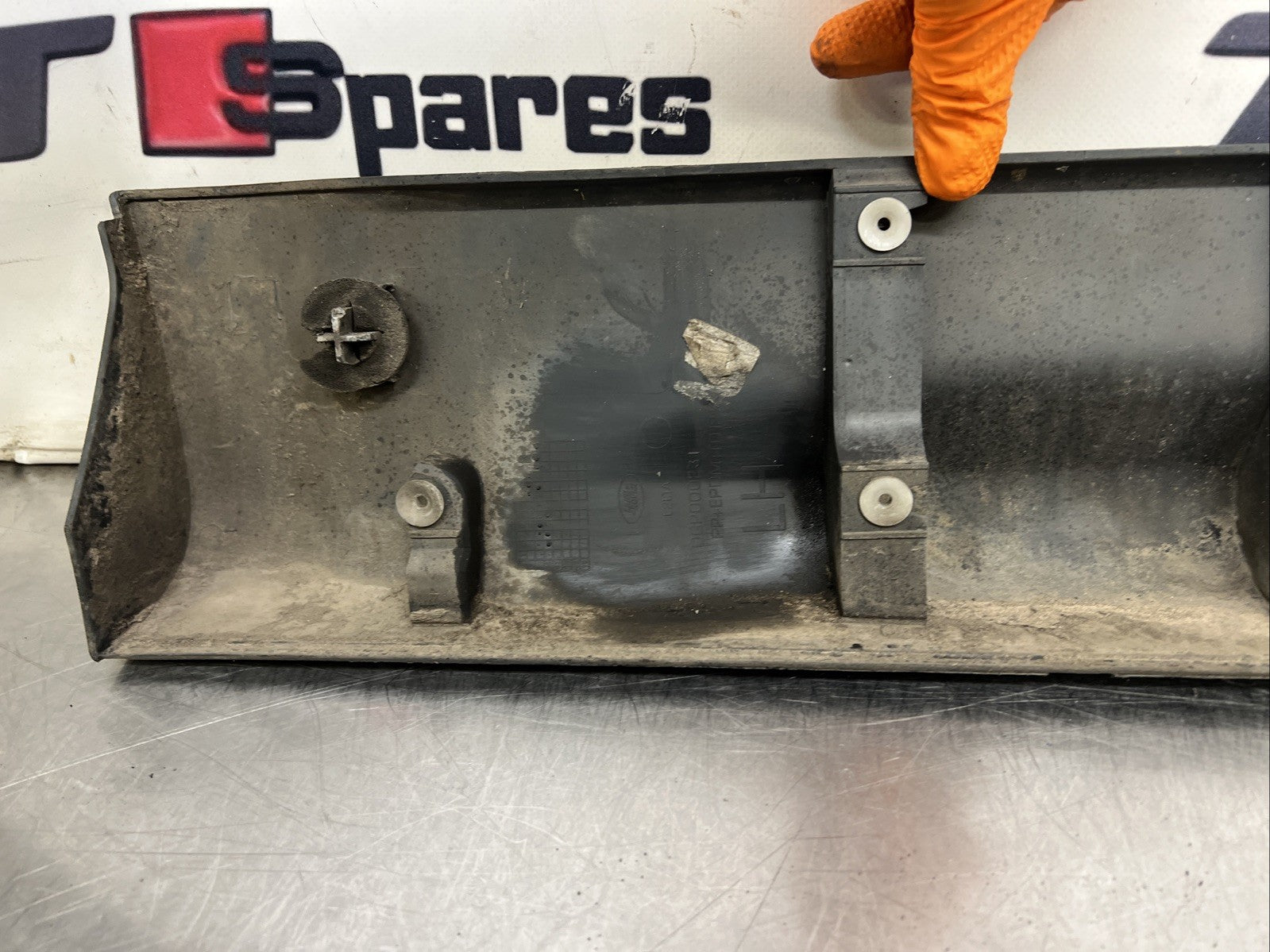 RANGE ROVER SPORT L320 05-13 REAR NEARSIDE DOOR LOWER MOULDING TRIM DGP000231