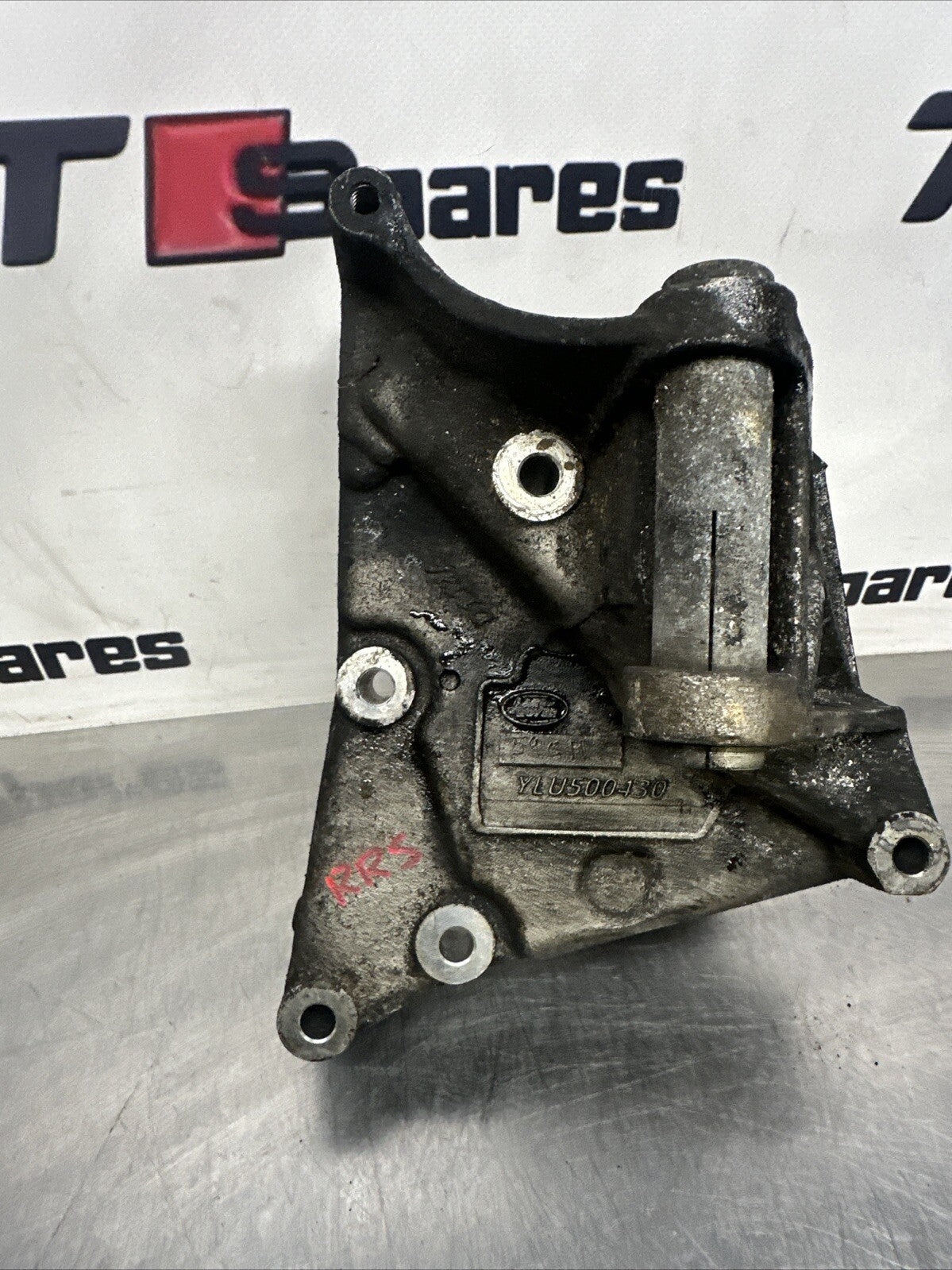 Range rover sport 3.6 tdv8 engine alternator mount bracket ylu500430