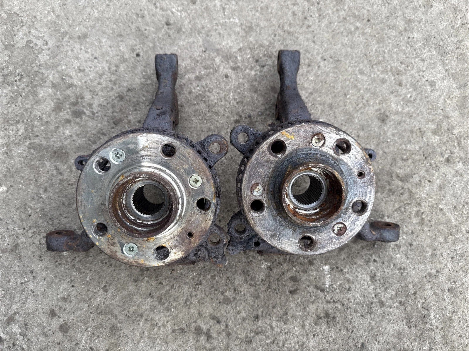 VW Golf MK3 GTI VR6 Vento Corrado Front Pair Wheel Hubs Bearing Housing Genuine