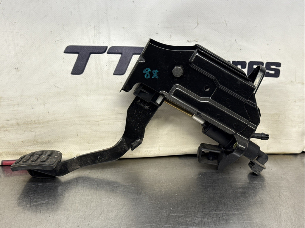 Audi TT 8N Clutch Pedal and Master Cylinder 8N2721059G