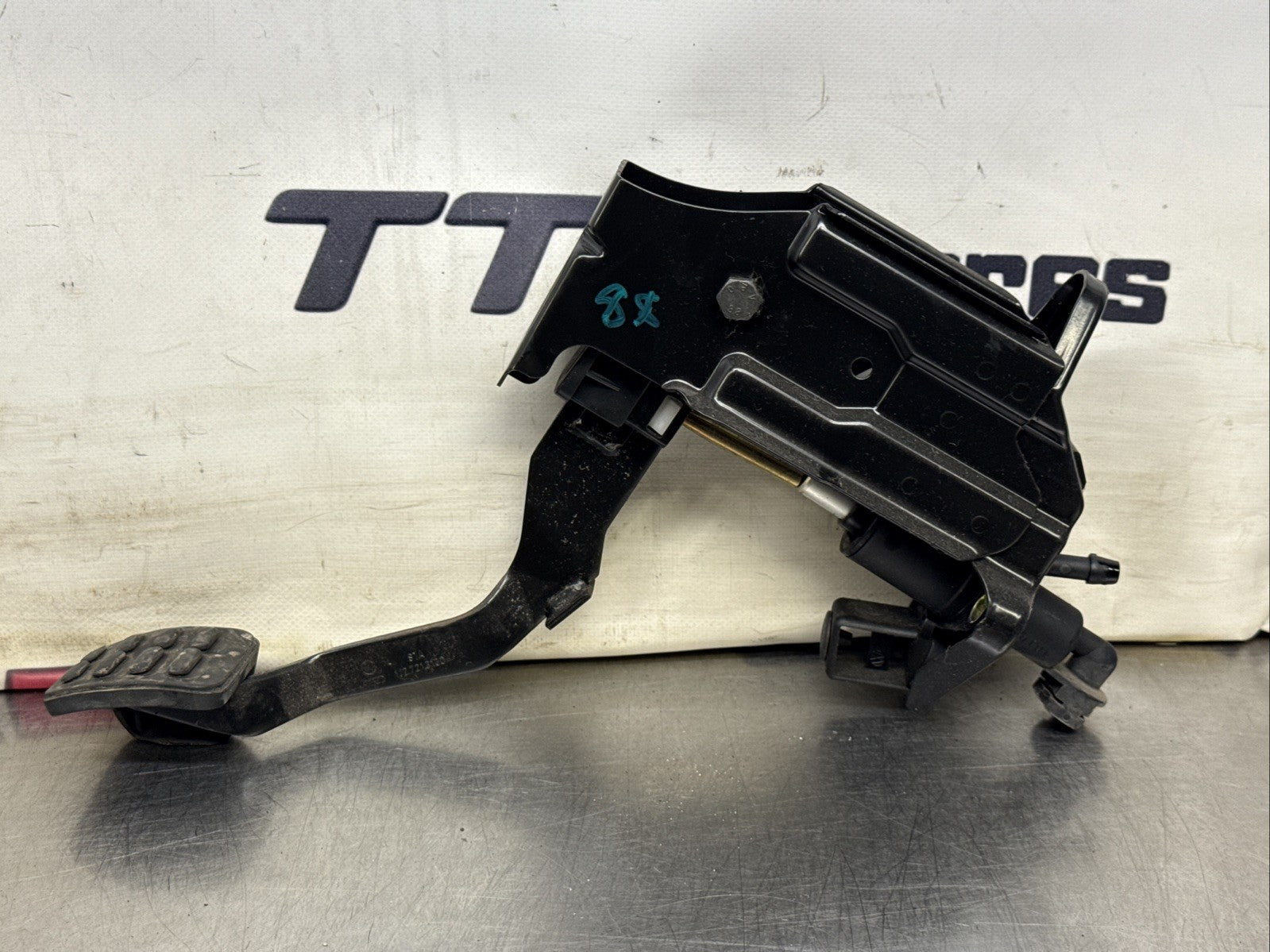 Audi TT 8N Clutch Pedal and Master Cylinder 8N2721059G