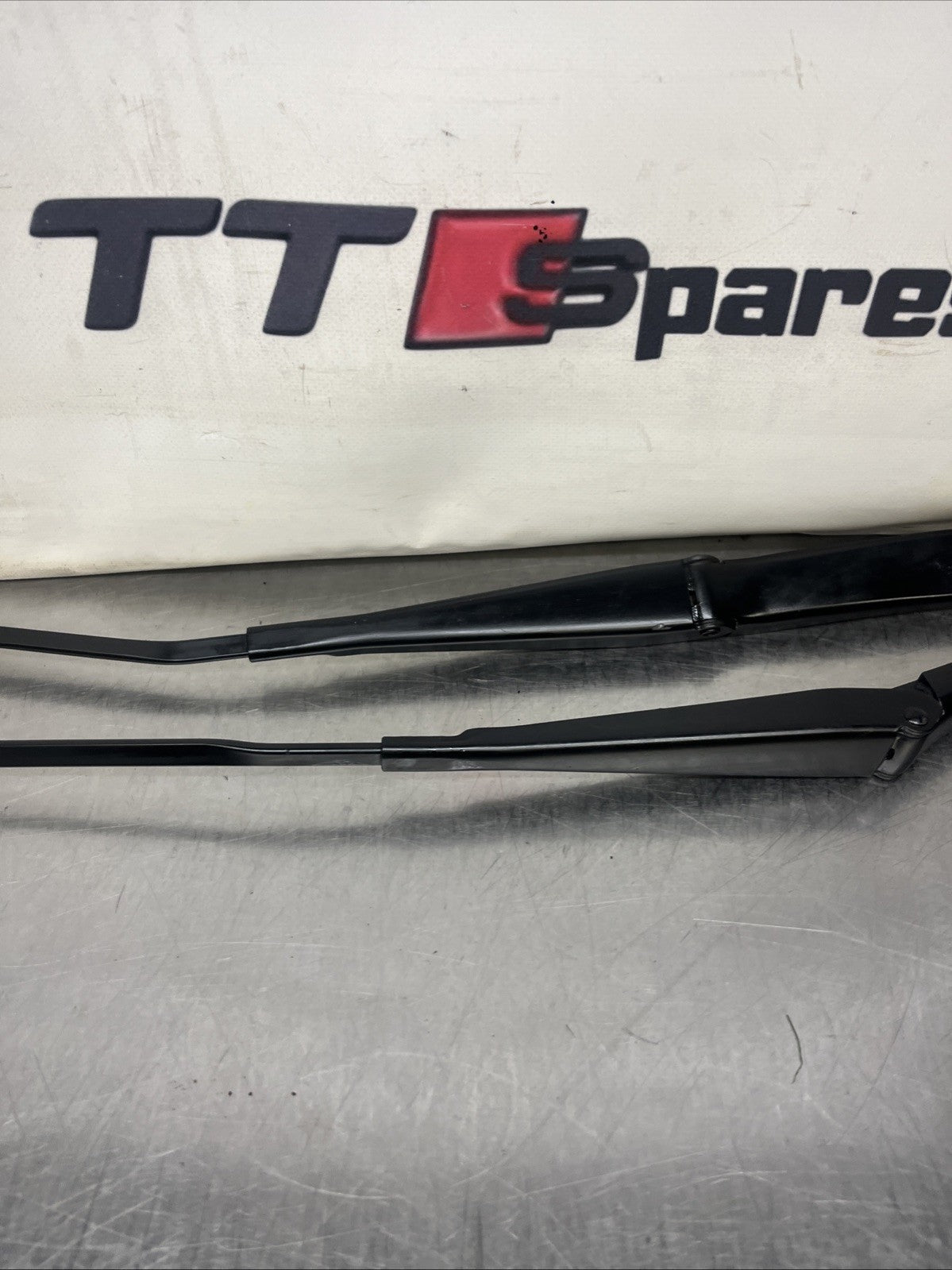 Audi TT 8J Mk2 Pair of Windscreen Wiper Arms 8J2955408B