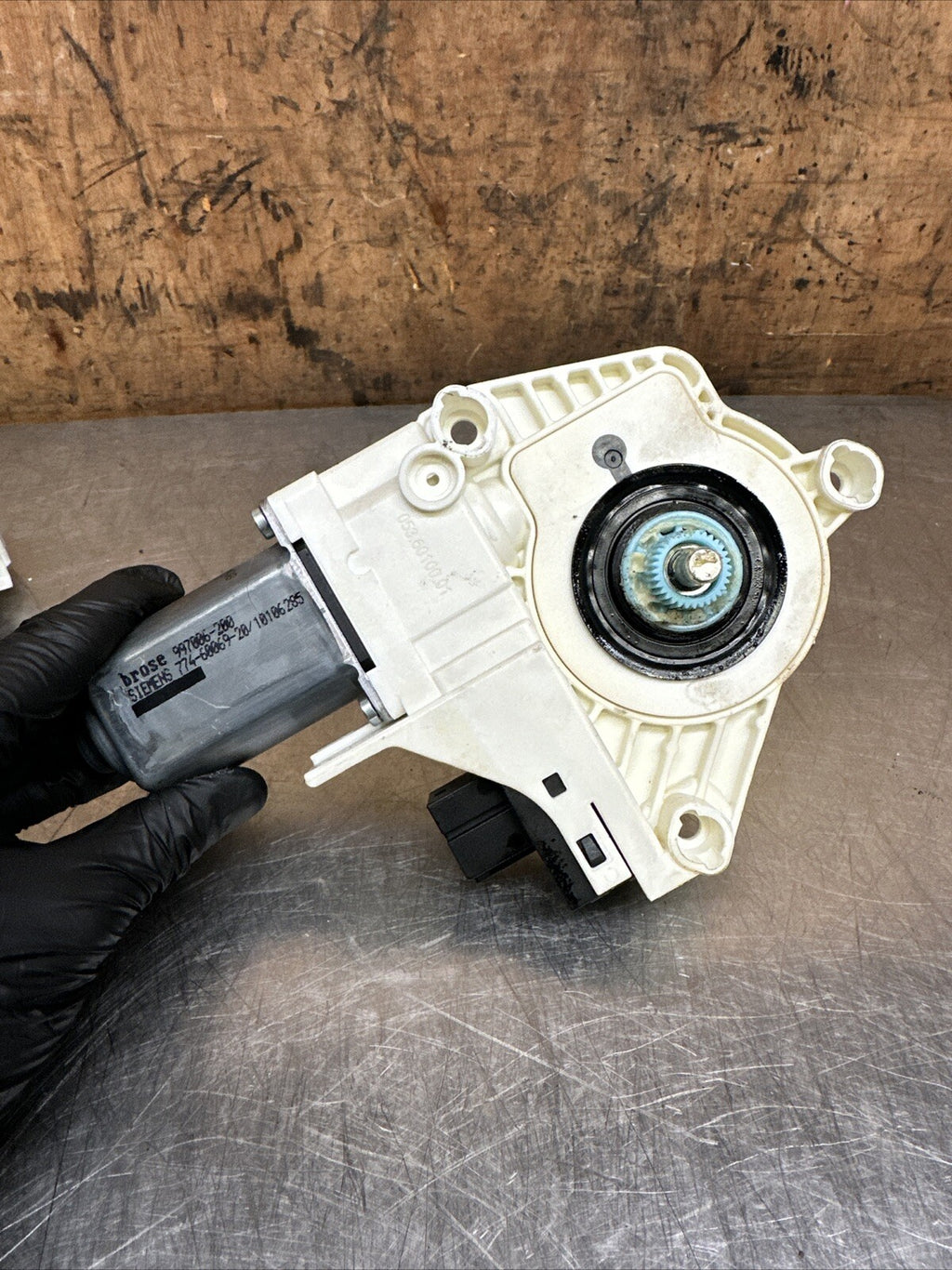 4F0959802C 2005 AUDI S6 A6 C6 DRIVER SIDE REAR WINDOW MOTOR 