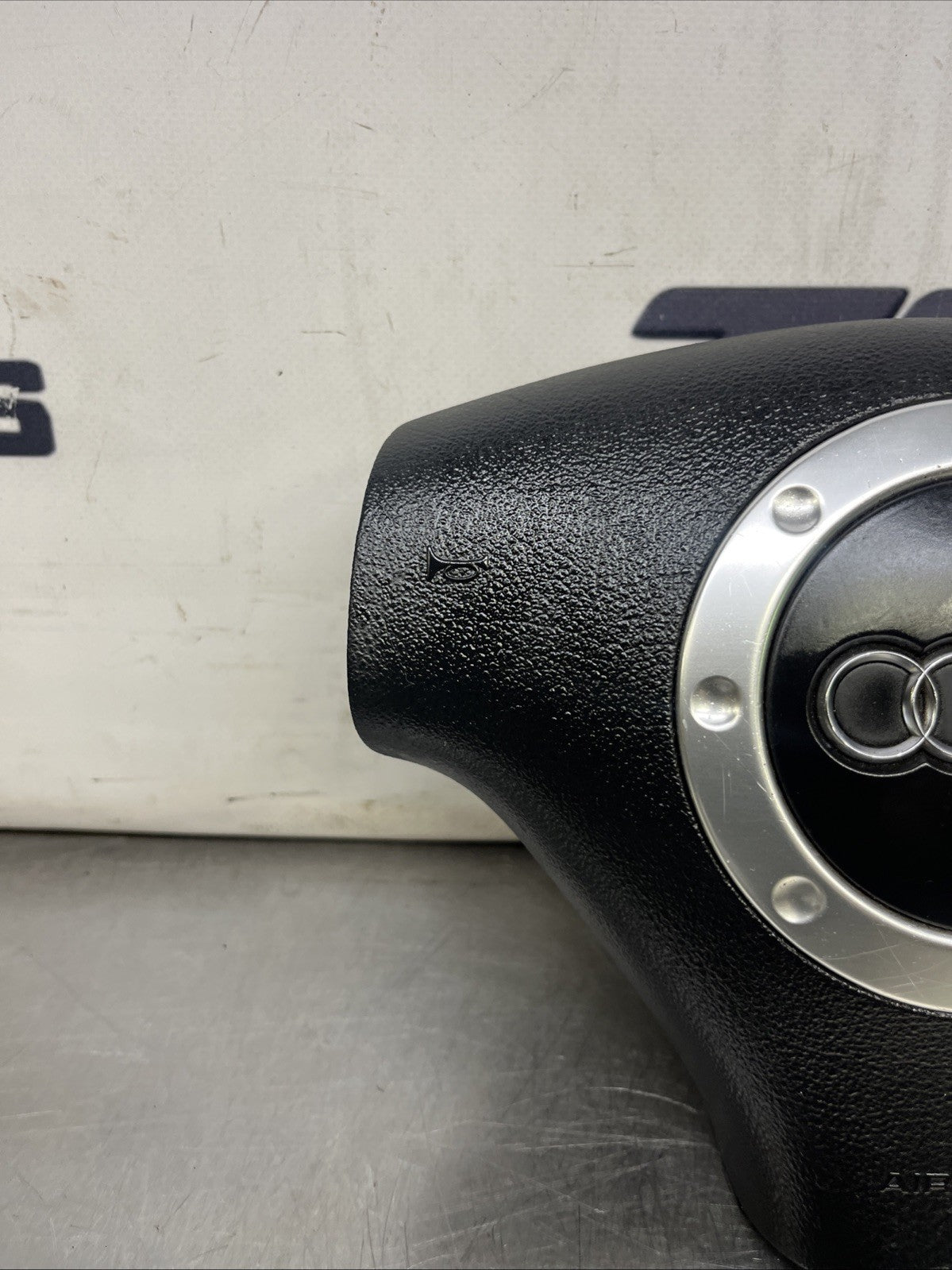 AUDI TT Mk1 (8N) 1999-2006 Steering Wheel airbag RHD 8N0880201E