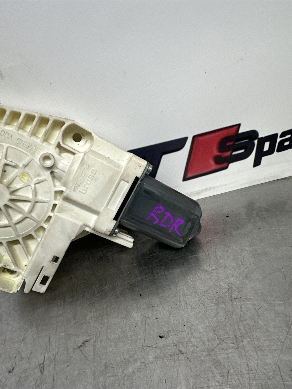 RANGE ROVER SPORT TDV6 L320 DRIVER SIDE REAR WINDOW MOTOR 0536010001 0536010001