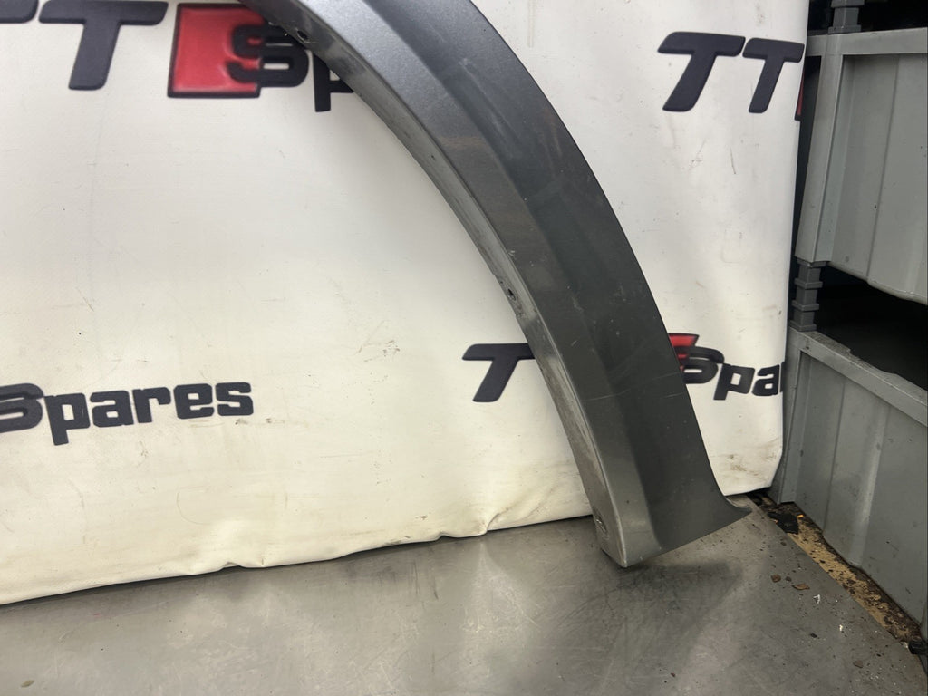 BMW X5 E70 WHEEL ARCH TRIM PASSENGER   SIDE FRONT space Gray