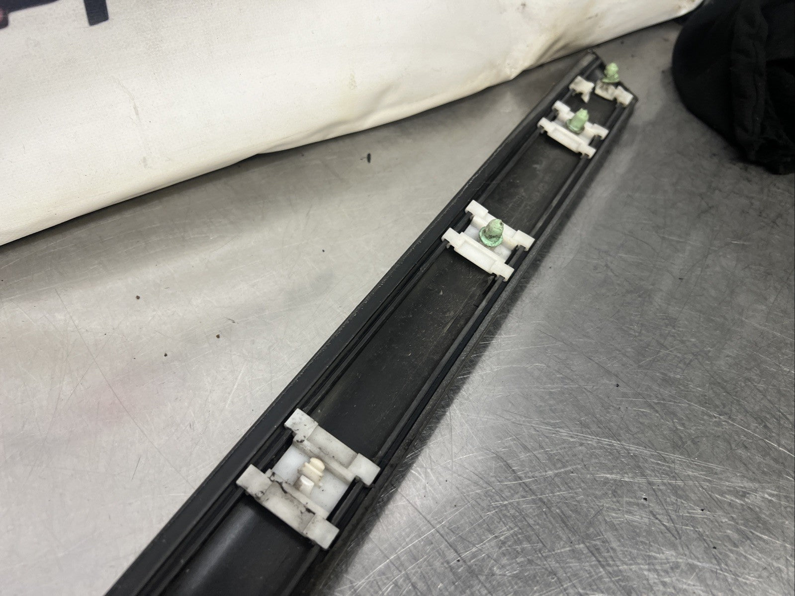 VW Golf MK3 VR6 GTI GTD OS/R 2 Door Molding Rub Strip Right Rear Genuine New OE