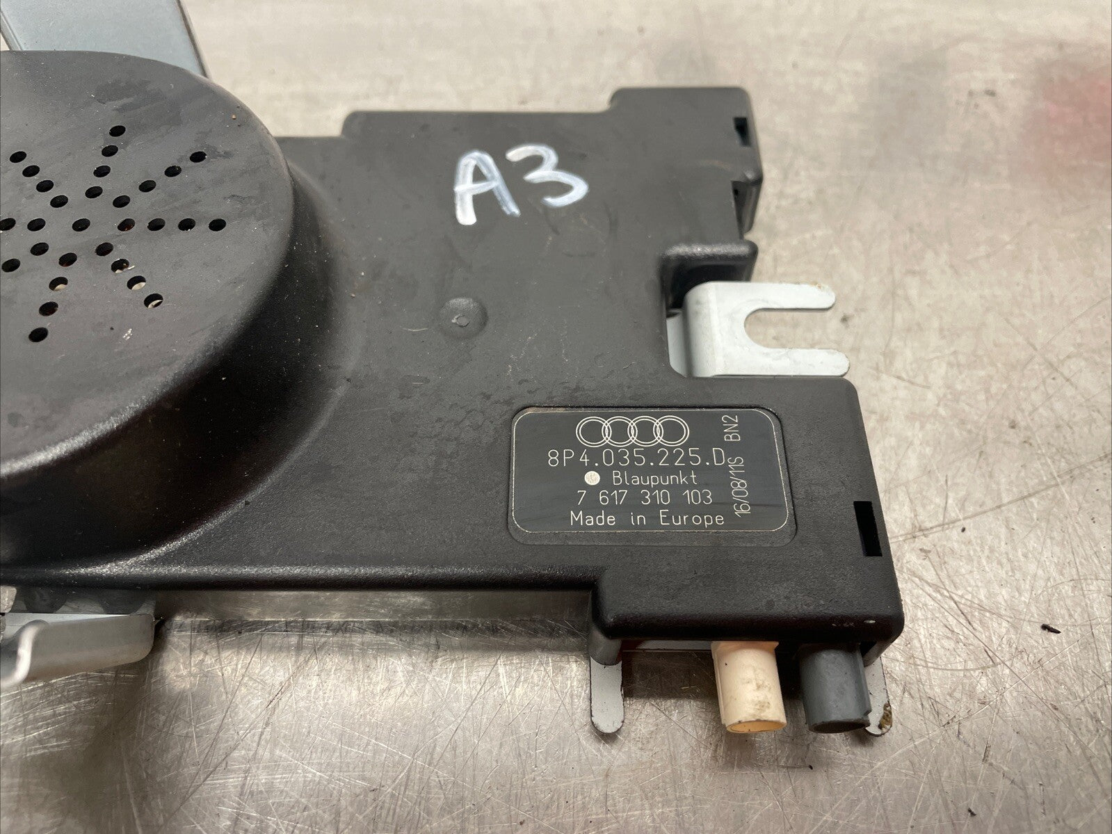 AUDI A3 8P AERIAL ANTENNA AMPLIFIER BOOSTER 2010 8P4035225D