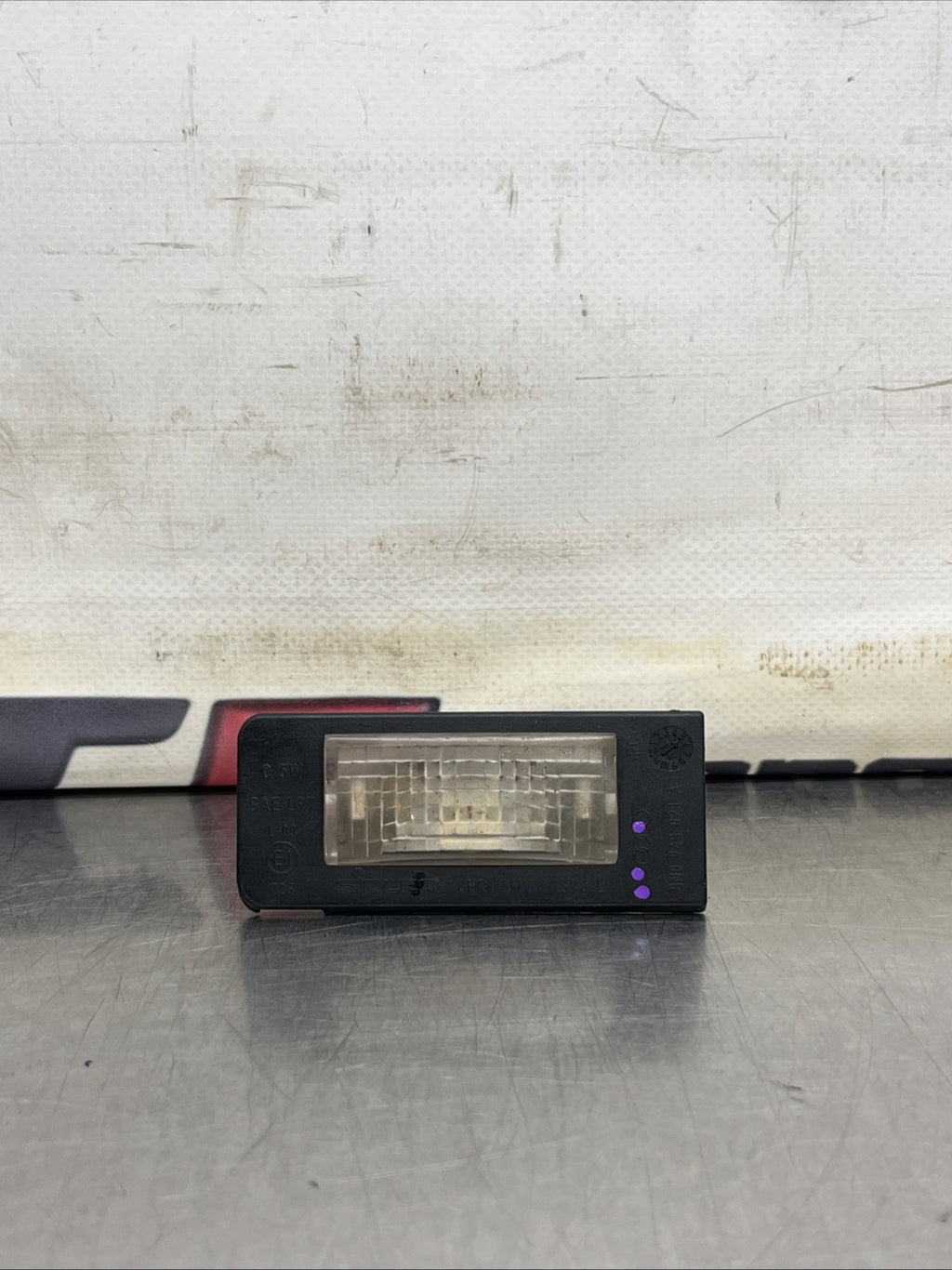 8N0943021A 1x GENUINE AUDI TT MK1 03-06 LEFT N/S REAR NUMBER PLATE LIGHT