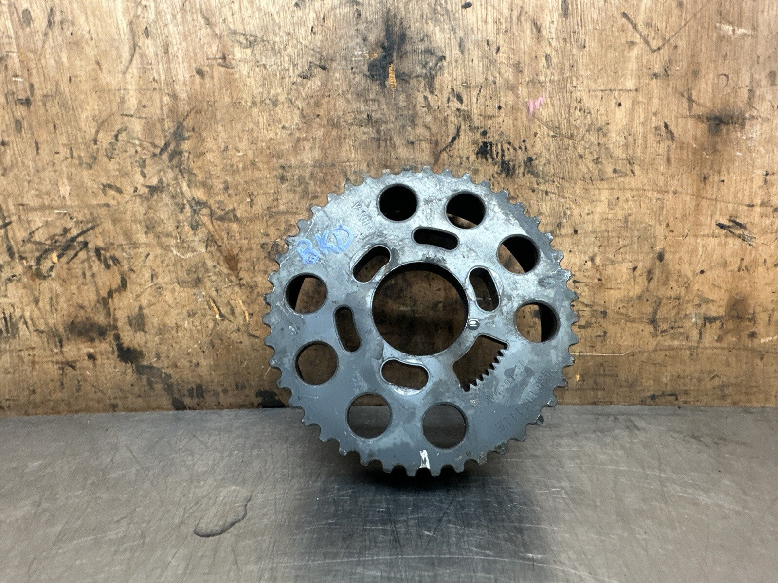 038109111E Volkswagen Audi Seat Skoda 2.0 TDI BKD Engine Camahafts Pulley 