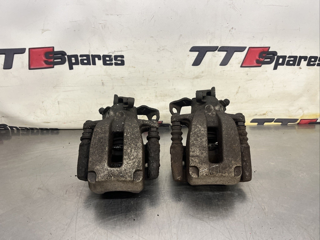 AUDI TT MK1 8N 225 / V6 PAIR OF REAR BRAKE CALIPERS CARRIERS GOLF UPGRADE 256MM