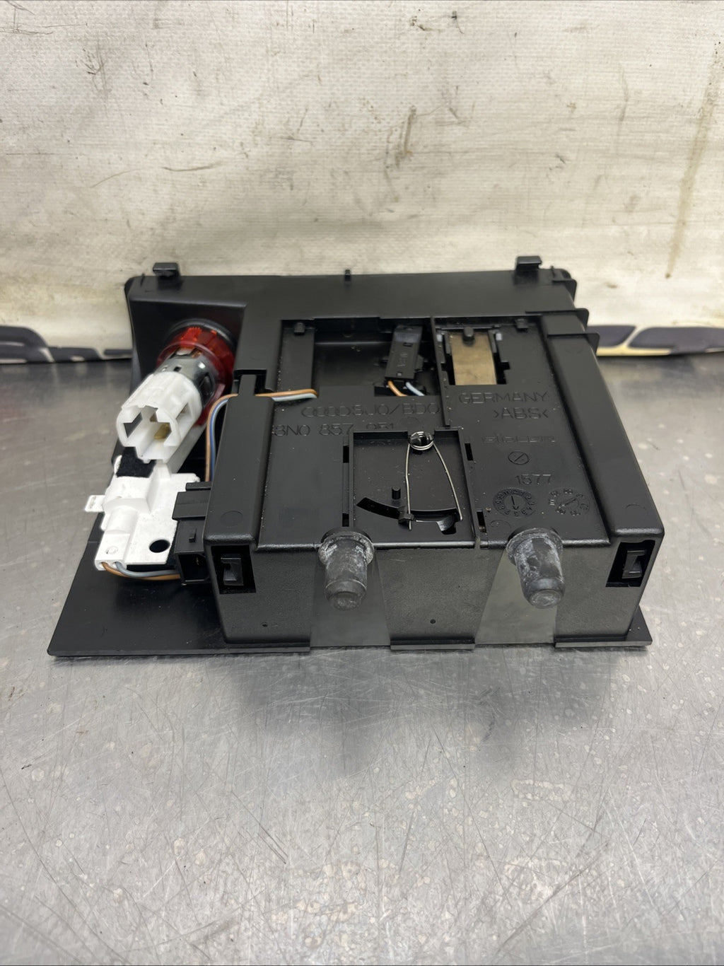Audi TT Ash Tray Centre Console 1.8T BAM Petrol OEM 2003 8N0857951A