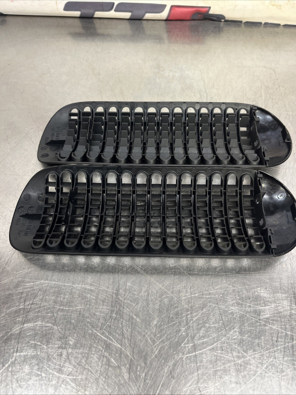 Audi TT 8N Dashboard Defrost Air  Vent  Pair Black 8N0819635