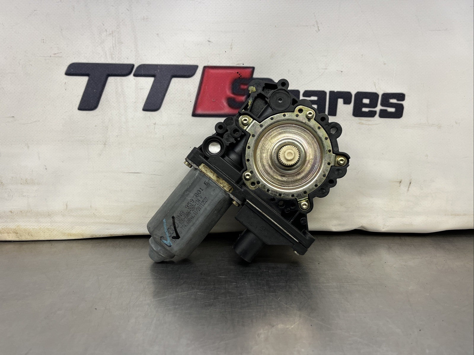 AUDI TT MK1 8N COUPE PASSENGERS SIDE WINDOW MOTOR 8N8959801E